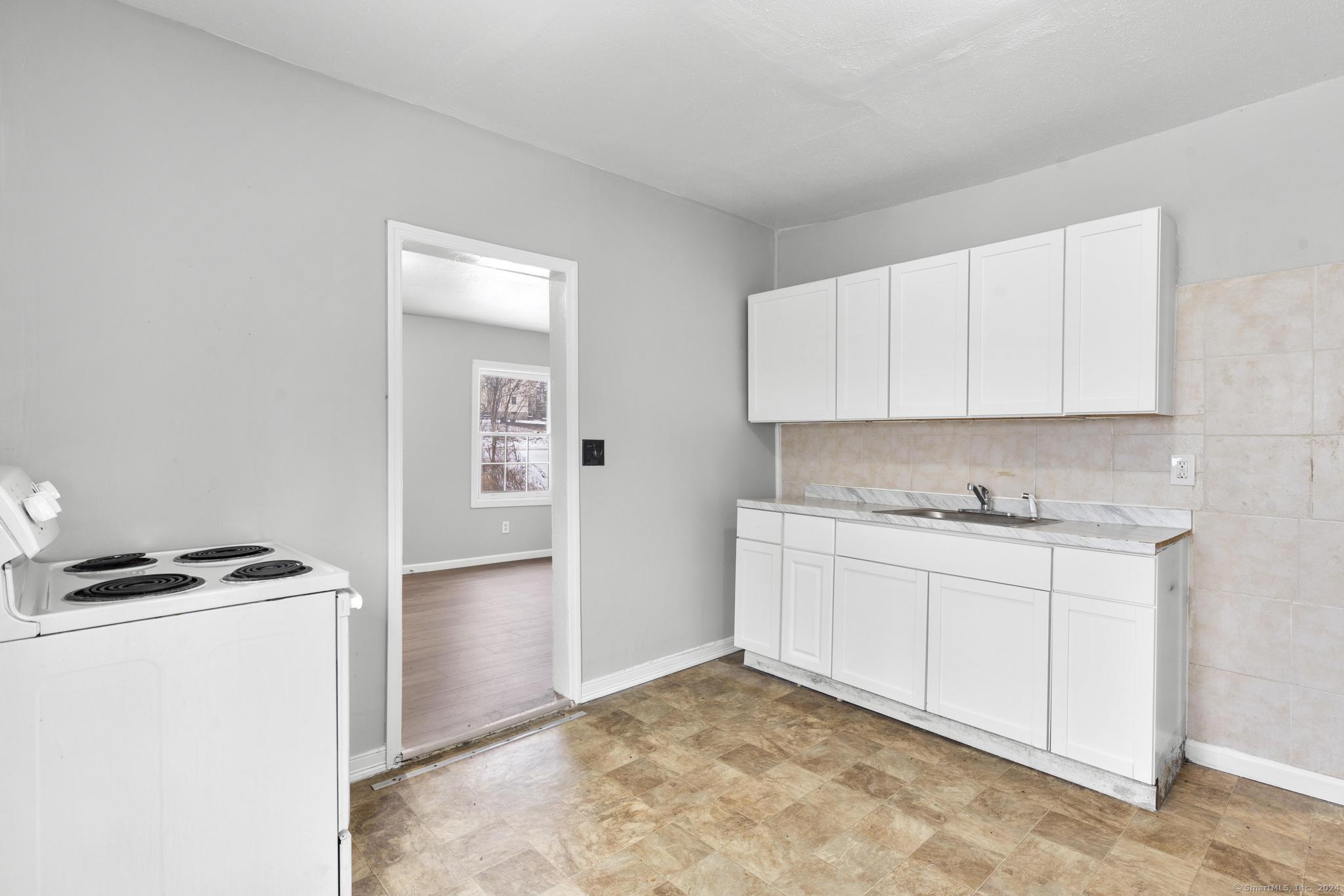 Waterbury, Connecticut 06706, United States, 5 Bedrooms Bedrooms, ,2 BathroomsBathrooms,Residential,Pending,24290