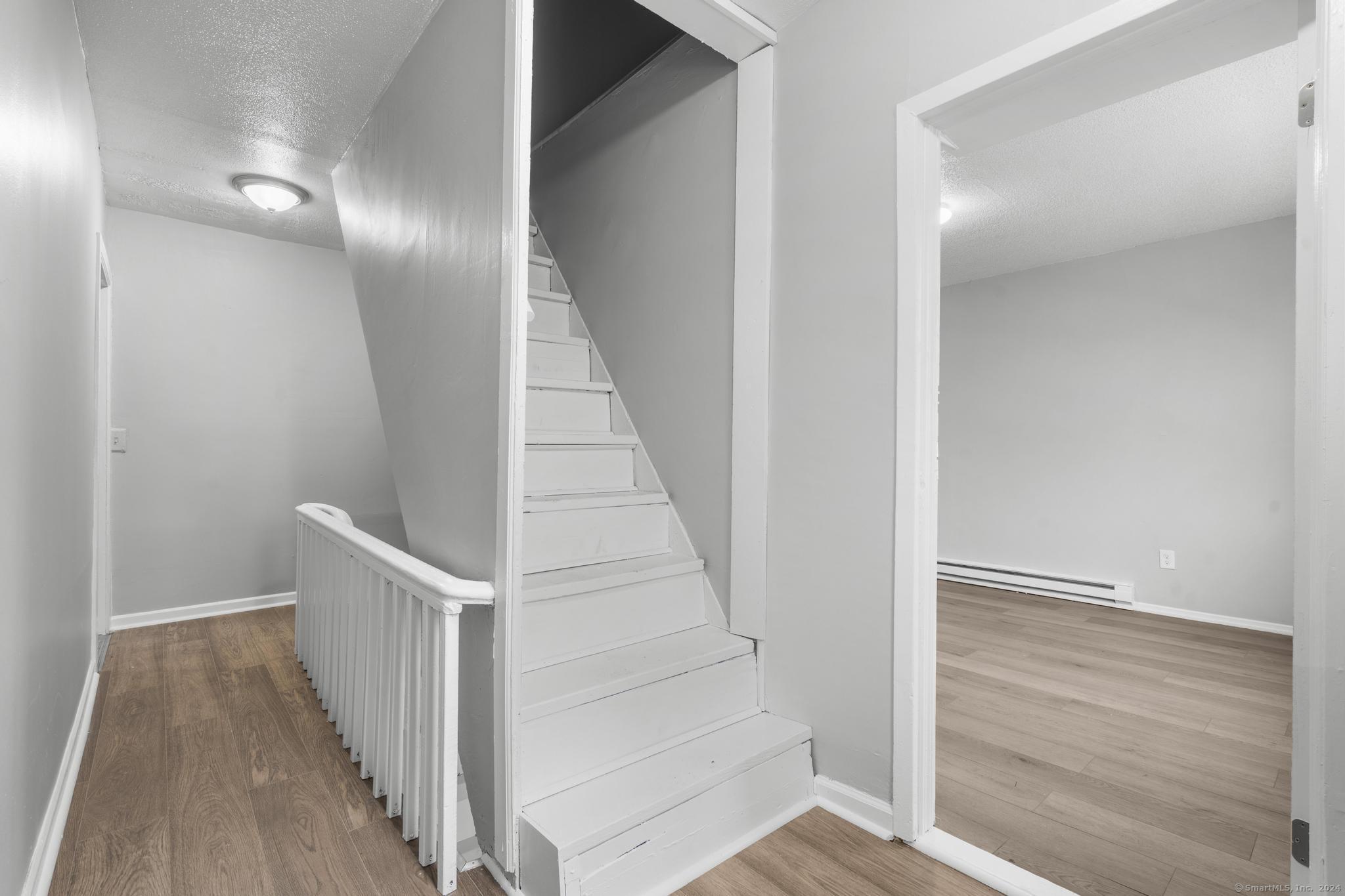 Waterbury, Connecticut 06706, United States, 5 Bedrooms Bedrooms, ,2 BathroomsBathrooms,Residential,Pending,24290