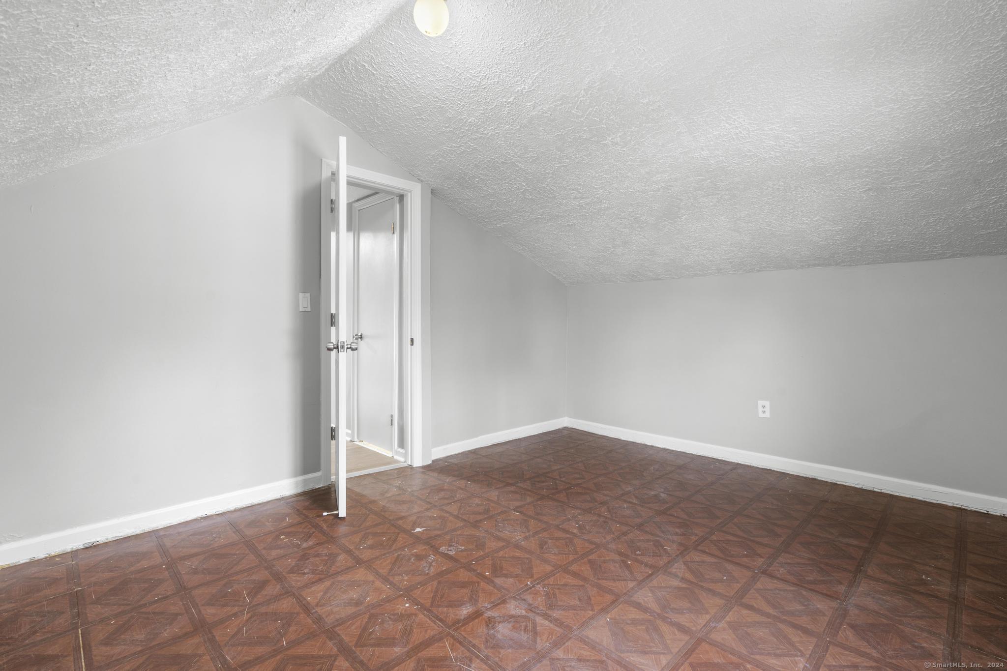 Waterbury, Connecticut 06706, United States, 5 Bedrooms Bedrooms, ,2 BathroomsBathrooms,Residential,Pending,24290