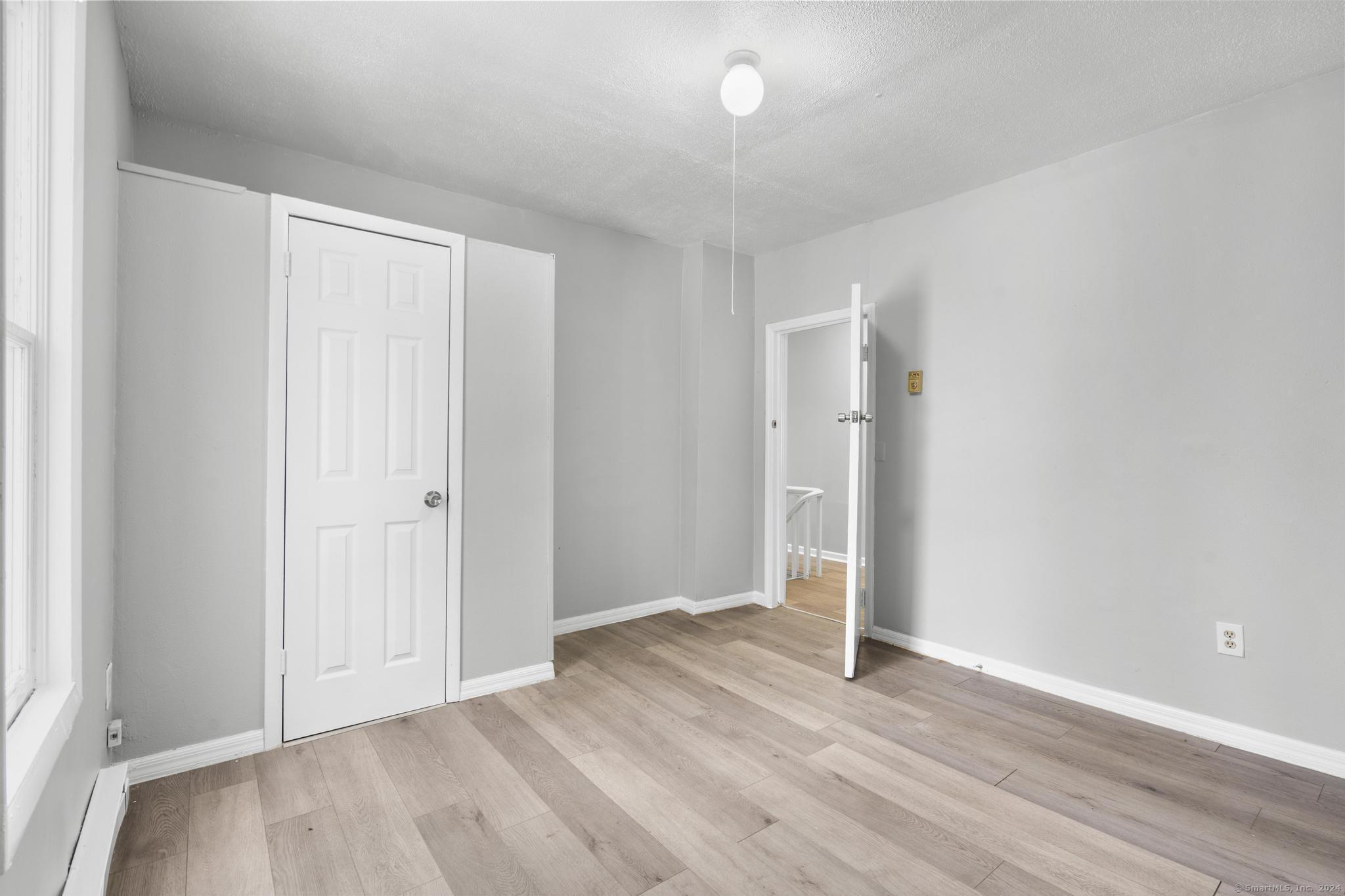 Waterbury, Connecticut 06706, United States, 5 Bedrooms Bedrooms, ,2 BathroomsBathrooms,Residential,Pending,24290