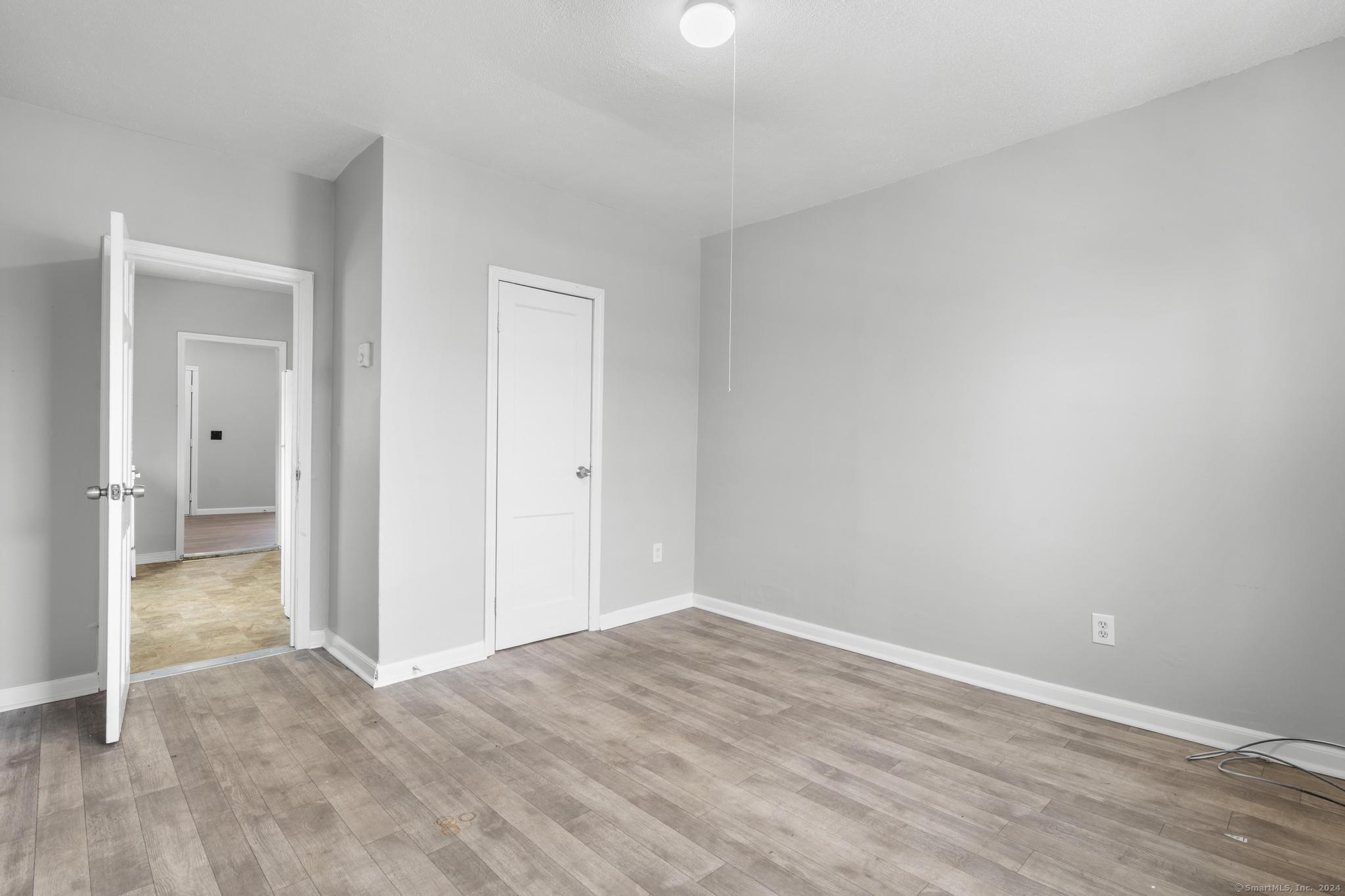 Waterbury, Connecticut 06706, United States, 5 Bedrooms Bedrooms, ,2 BathroomsBathrooms,Residential,Pending,24290