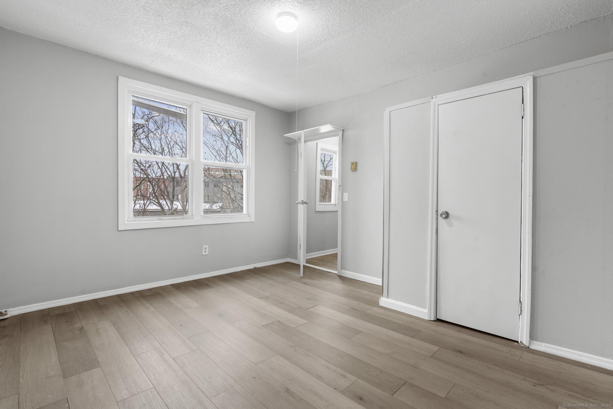 Waterbury, Connecticut 06706, United States, 5 Bedrooms Bedrooms, ,2 BathroomsBathrooms,Residential,Pending,24290