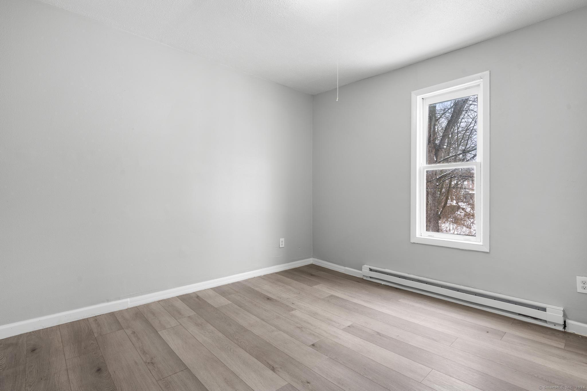 Waterbury, Connecticut 06706, United States, 5 Bedrooms Bedrooms, ,2 BathroomsBathrooms,Residential,Pending,24290