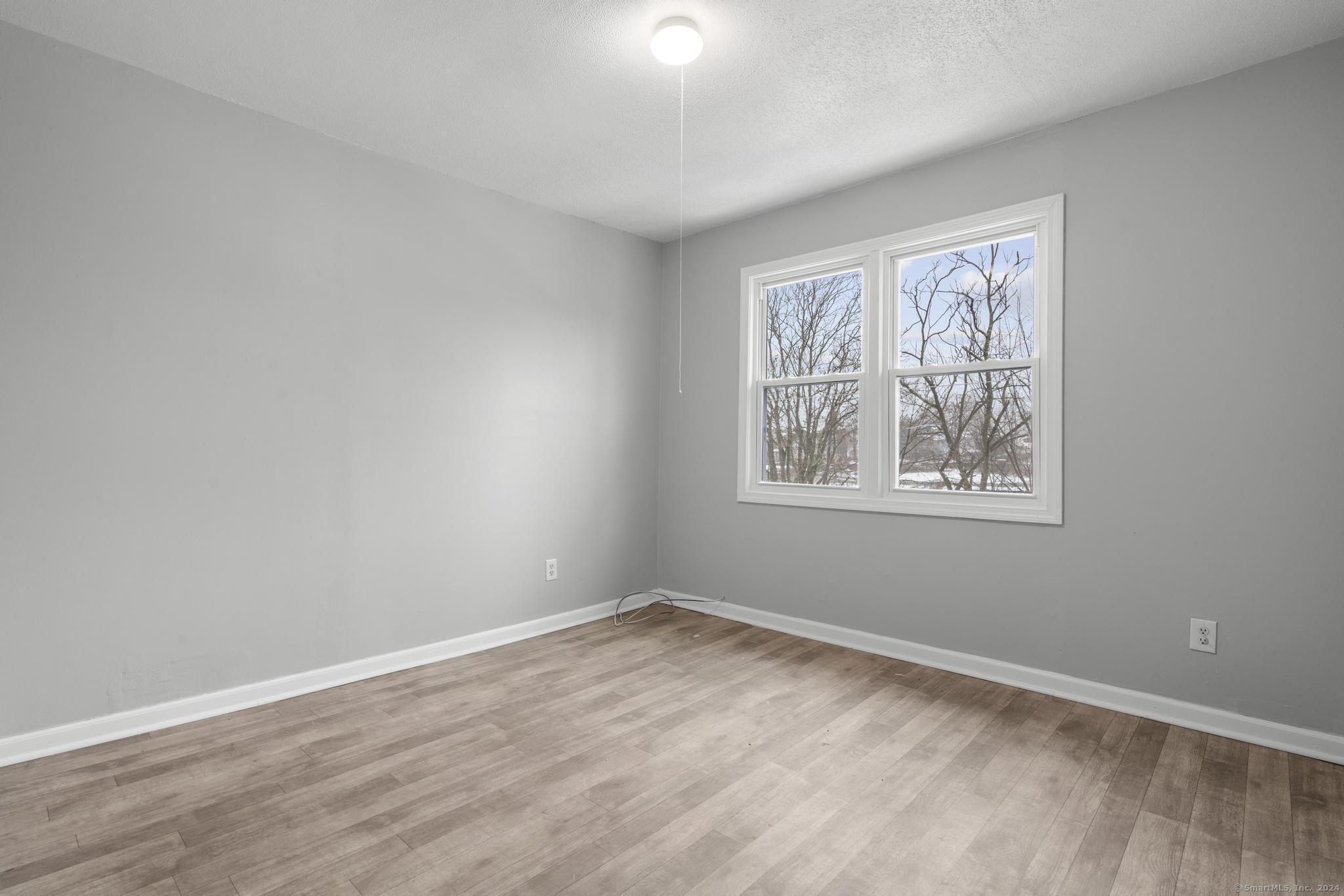 Waterbury, Connecticut 06706, United States, 5 Bedrooms Bedrooms, ,2 BathroomsBathrooms,Residential,Pending,24290
