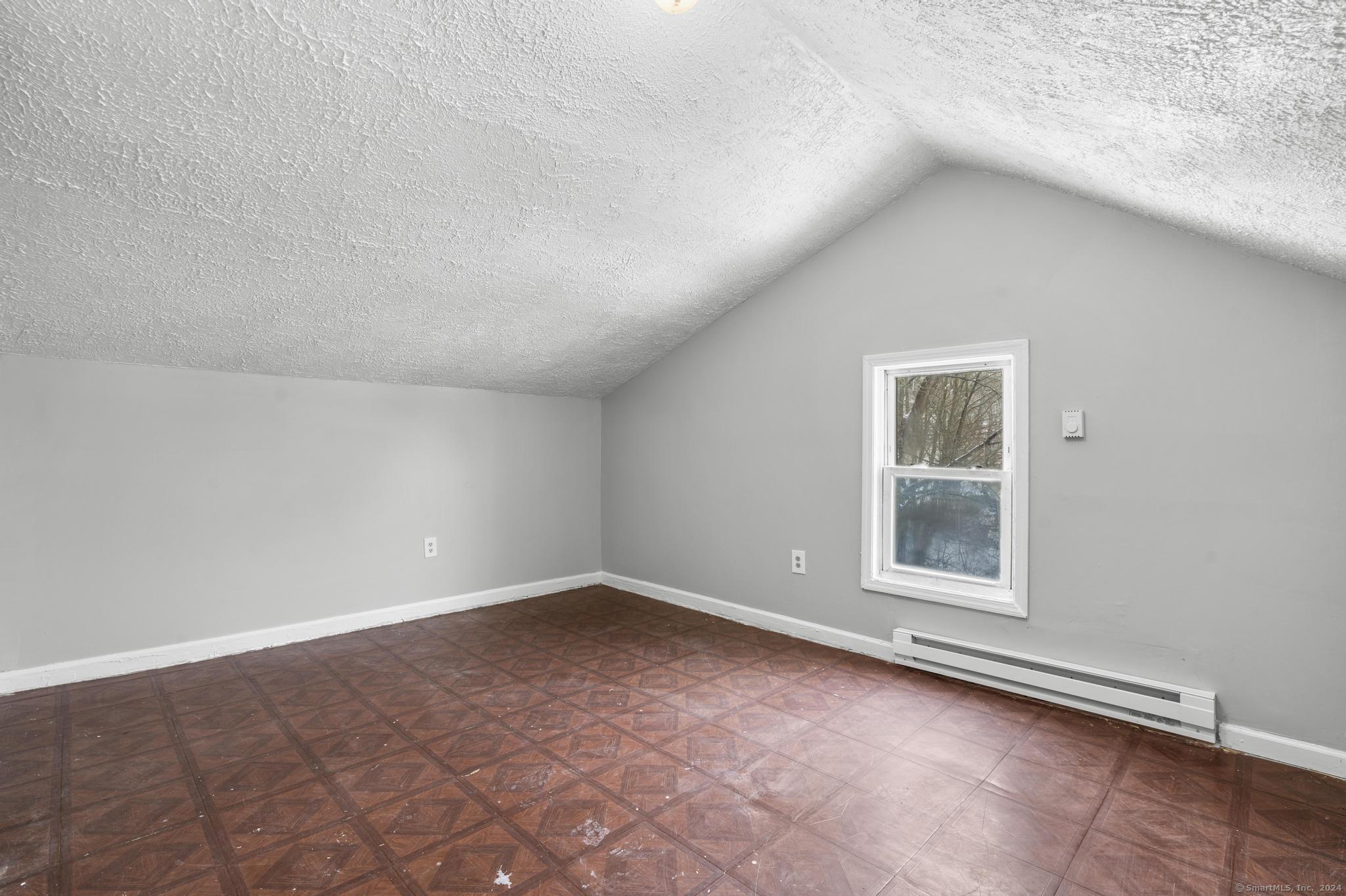 Waterbury, Connecticut 06706, United States, 5 Bedrooms Bedrooms, ,2 BathroomsBathrooms,Residential,Pending,24290