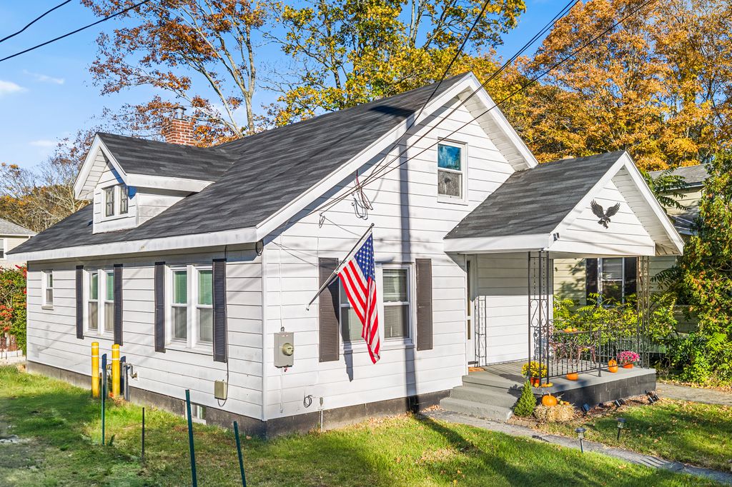Photo of 10 Mitchell Court, Norwich, CT 06360 (MLS # 24135404)