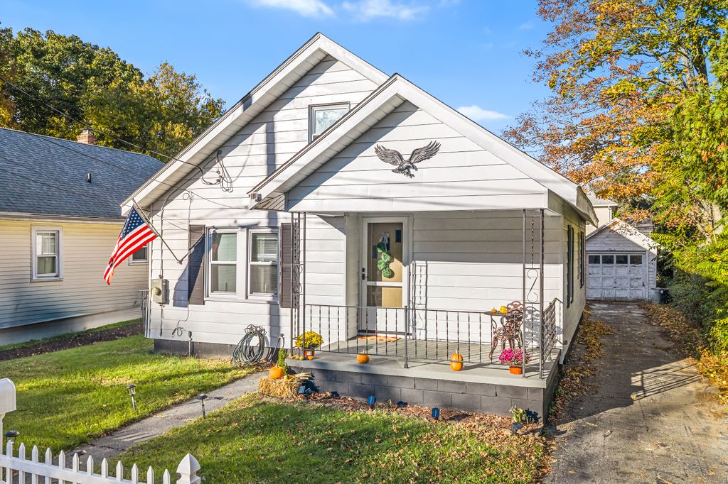 Photo of 10 Mitchell Court, Norwich, CT 06360 (MLS # 24135404)