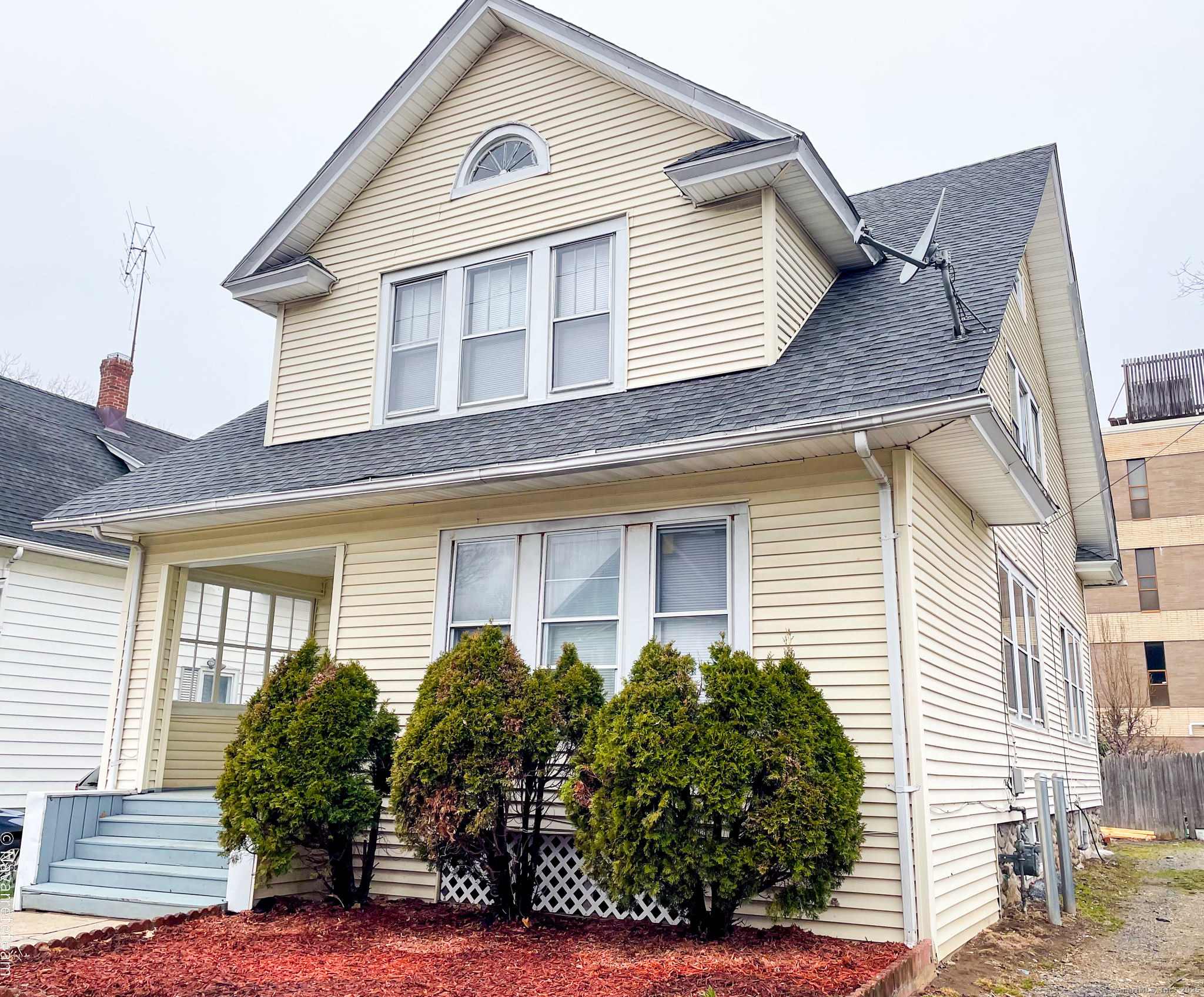 Stoehrs Place, Bridgeport, Connecticut - 3 Bedrooms  
1 Bathrooms  
6 Rooms - 