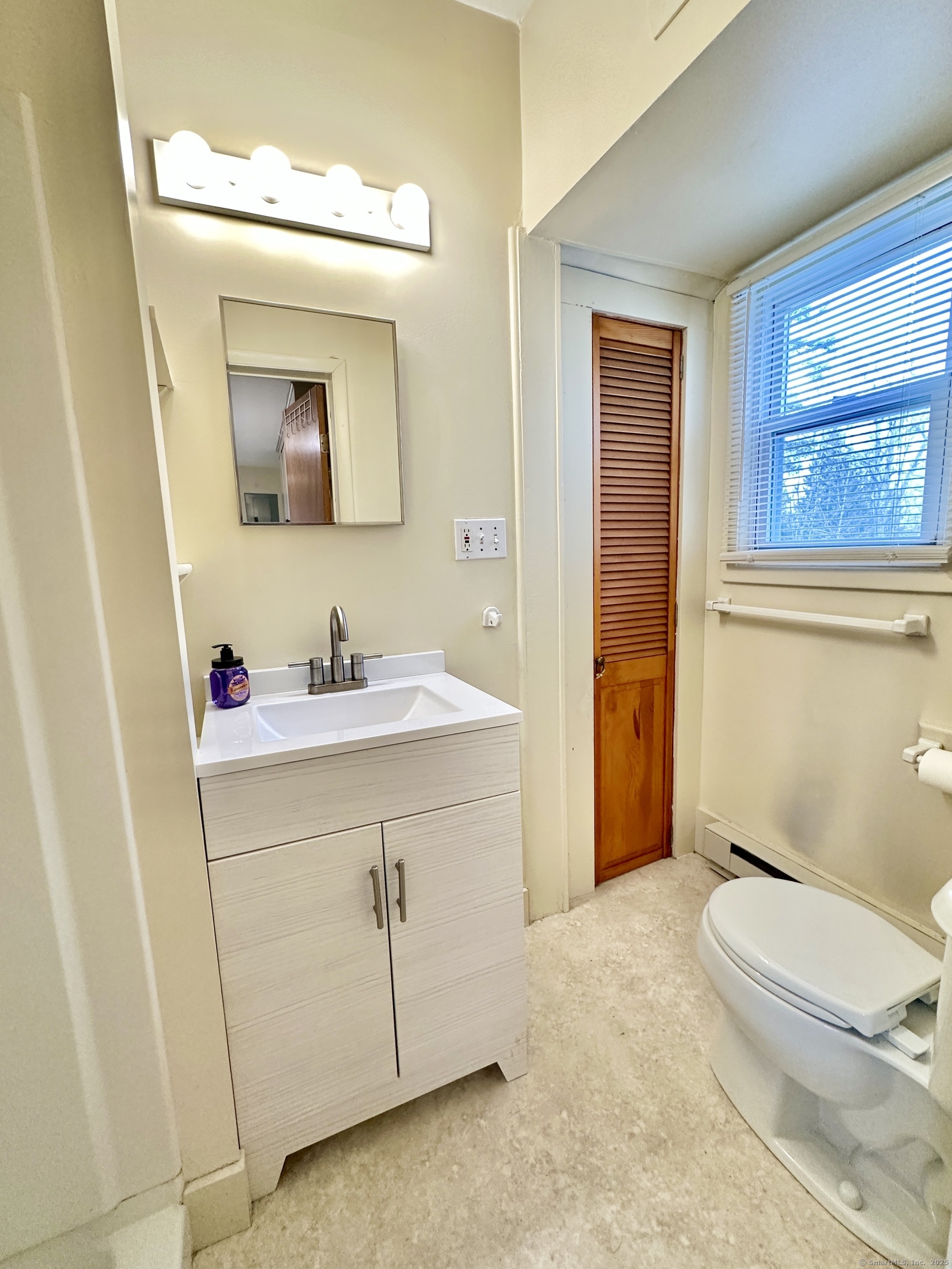 East Haddam, Connecticut 06469, United States, 1 Bedroom Bedrooms, ,1 BathroomBathrooms,Residential,Pending,14393