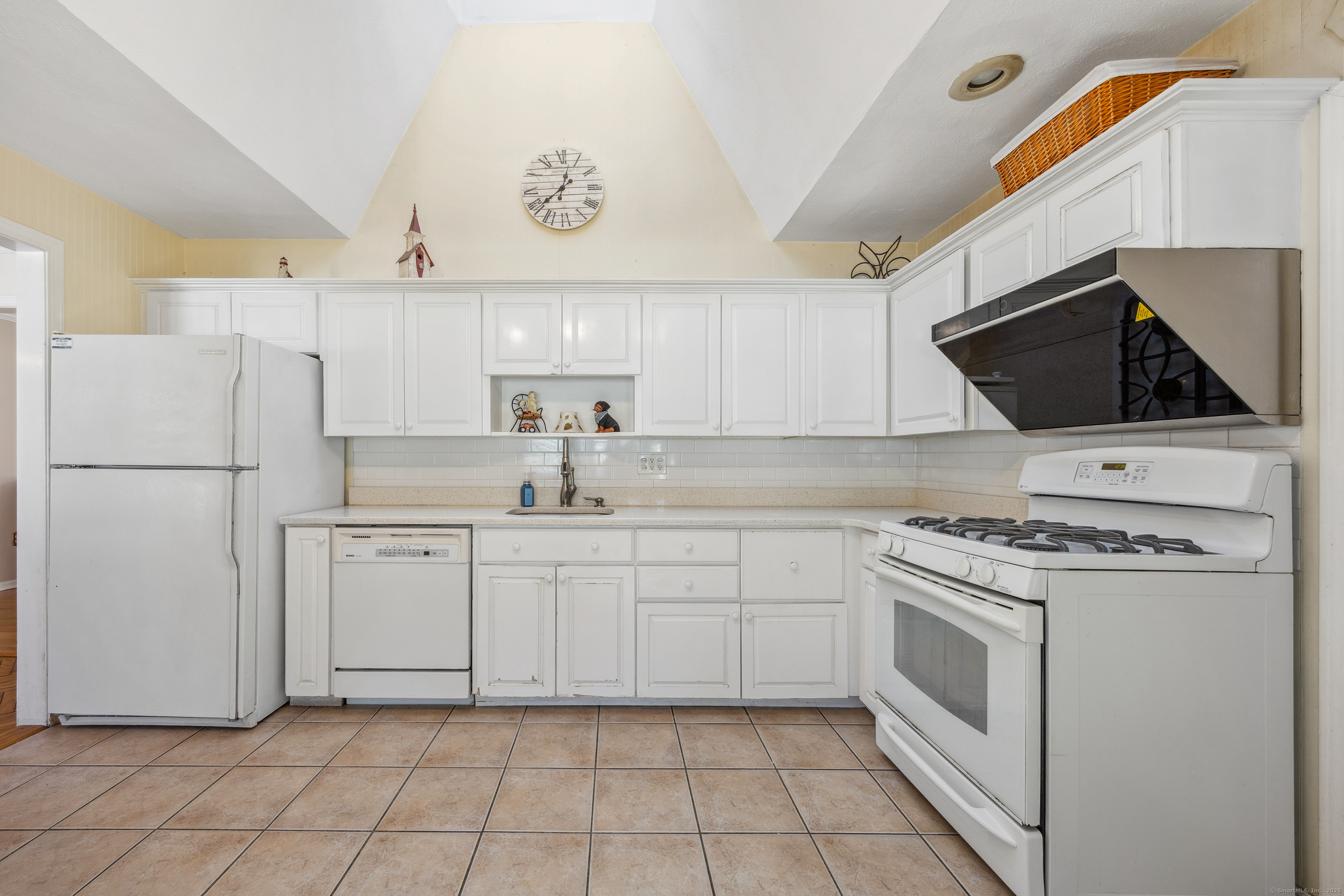 60 Holly Road, Cheshire, Connecticut image 11