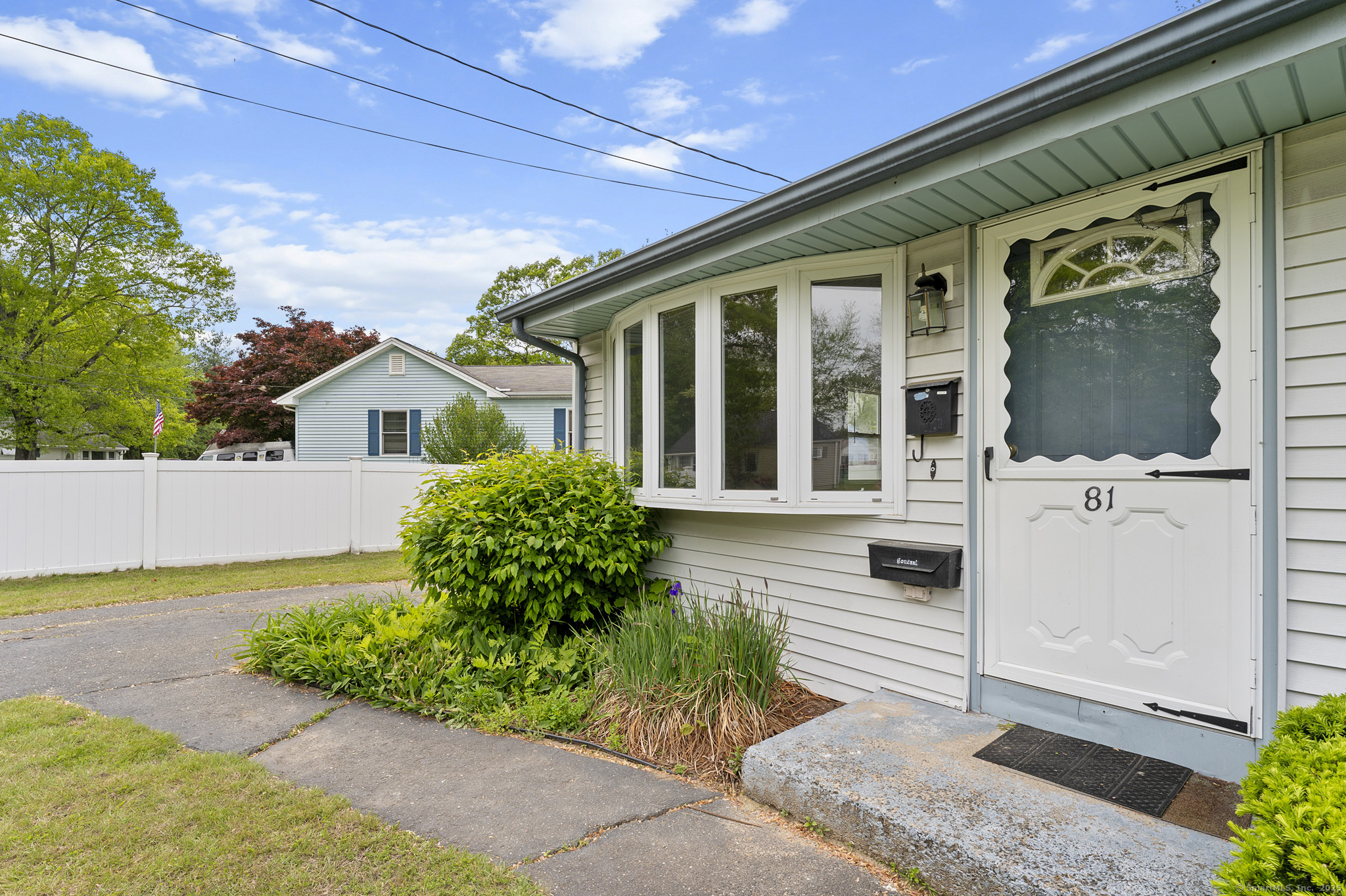 81 Montague Circle, East Hartford, Connecticut image 3