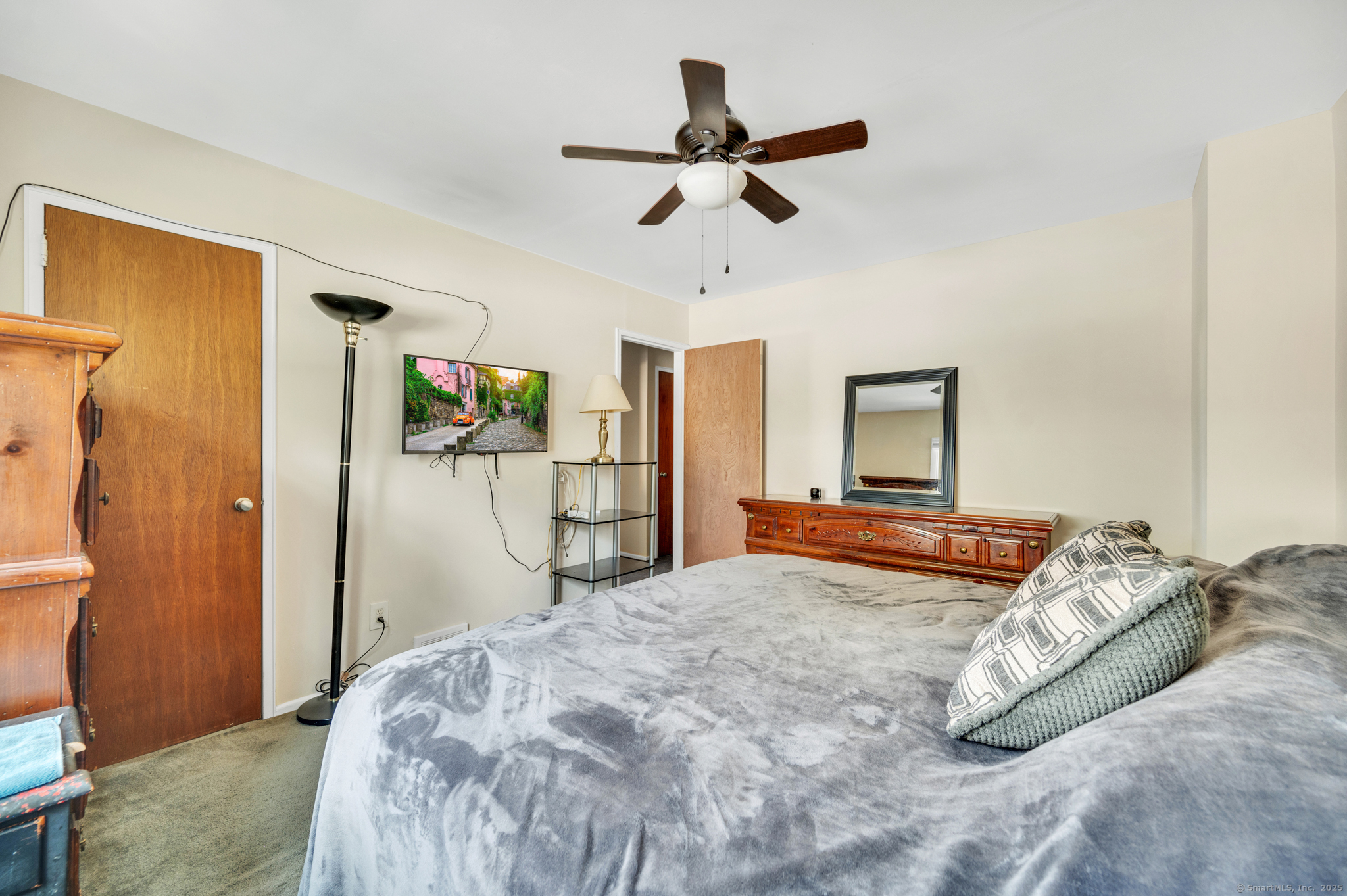 Newington, Connecticut 06111, United States, 2 Bedrooms Bedrooms, ,2 BathroomsBathrooms,Residential,Pending,201073