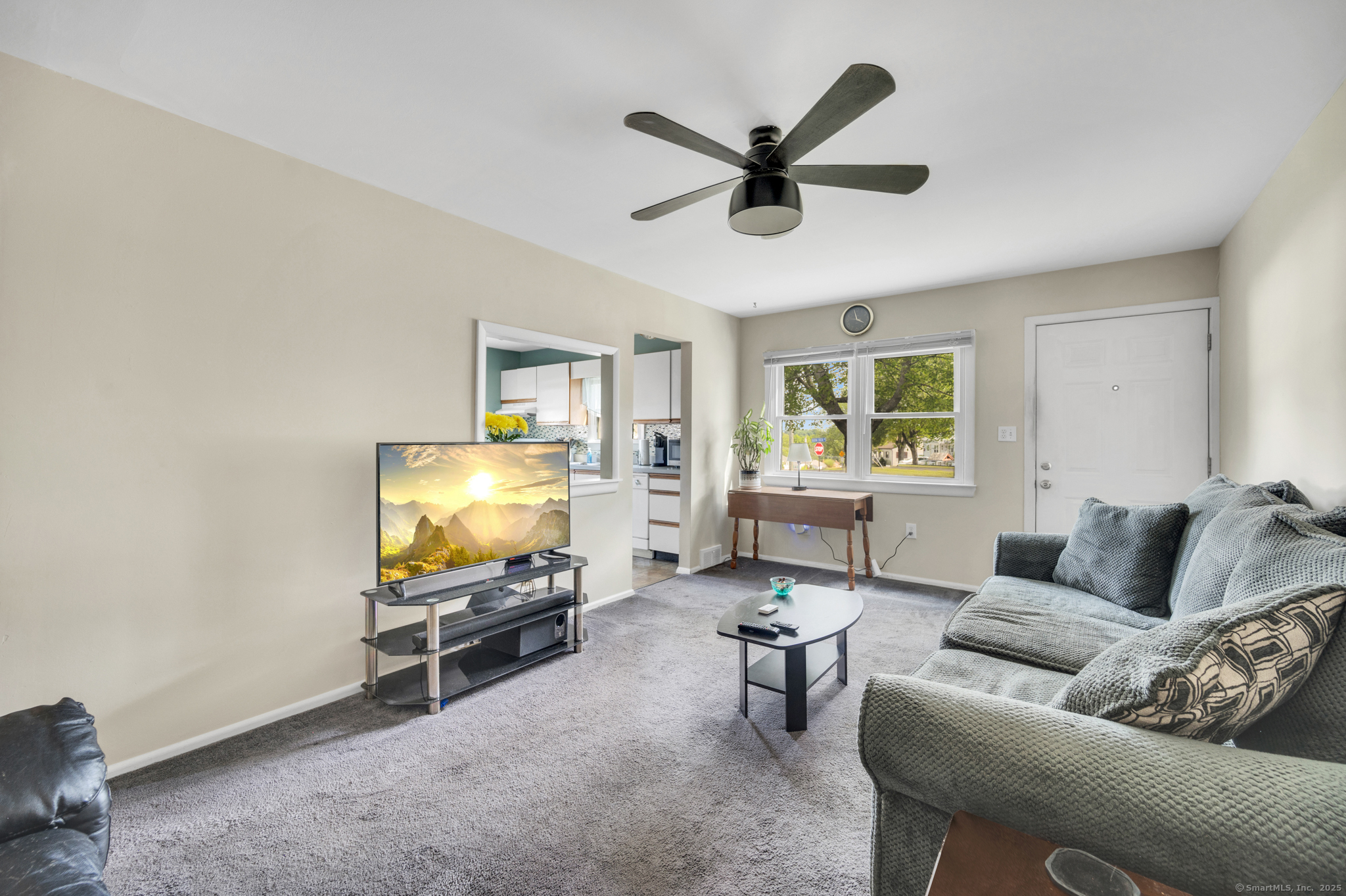 Newington, Connecticut 06111, United States, 2 Bedrooms Bedrooms, ,2 BathroomsBathrooms,Residential,Pending,201073