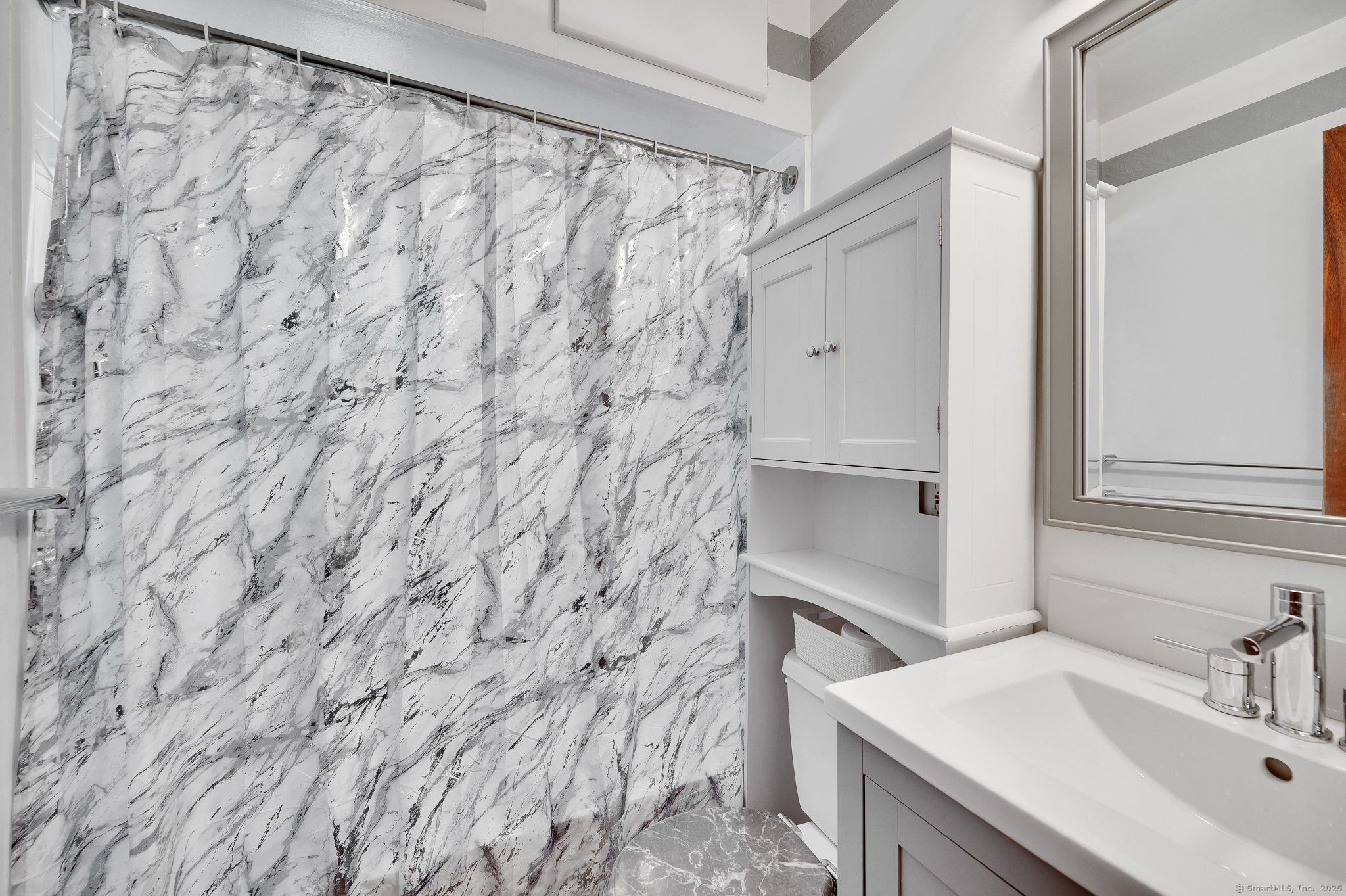 Newington, Connecticut 06111, United States, 2 Bedrooms Bedrooms, ,2 BathroomsBathrooms,Residential,Pending,201073