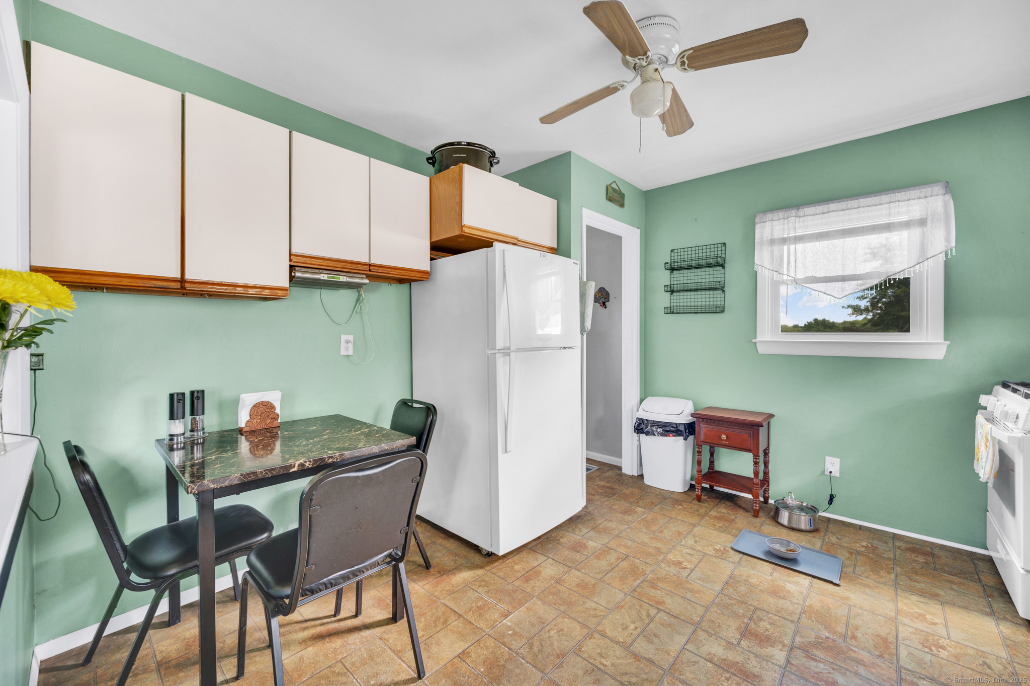 Newington, Connecticut 06111, United States, 2 Bedrooms Bedrooms, ,2 BathroomsBathrooms,Residential,Pending,201073