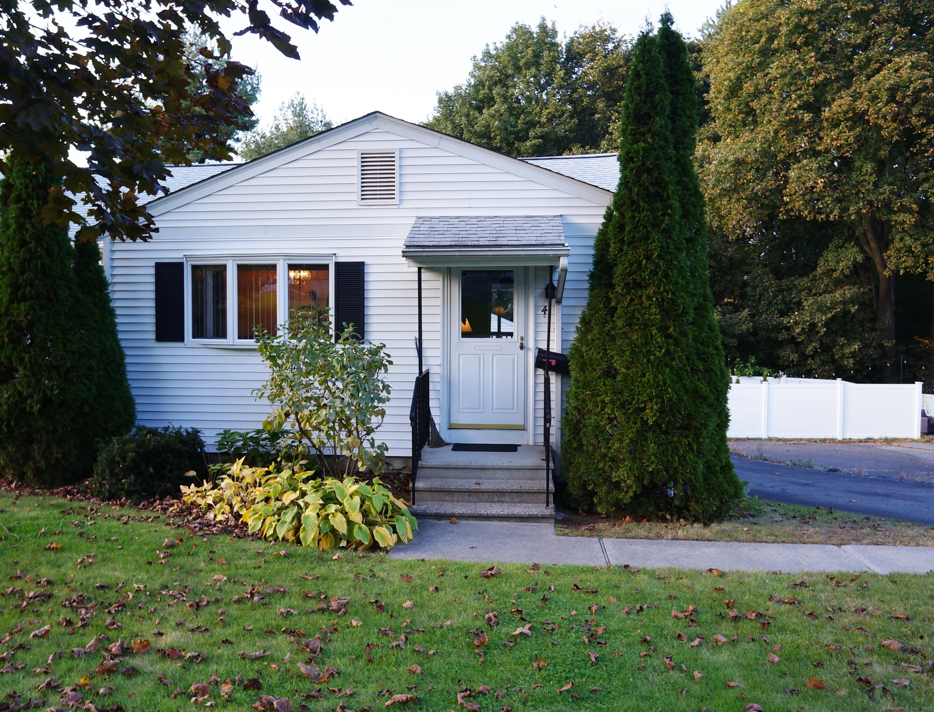 Bonnette Drive B, Bethel, Connecticut - 1 Bedrooms  
1 Bathrooms  
4 Rooms - 
