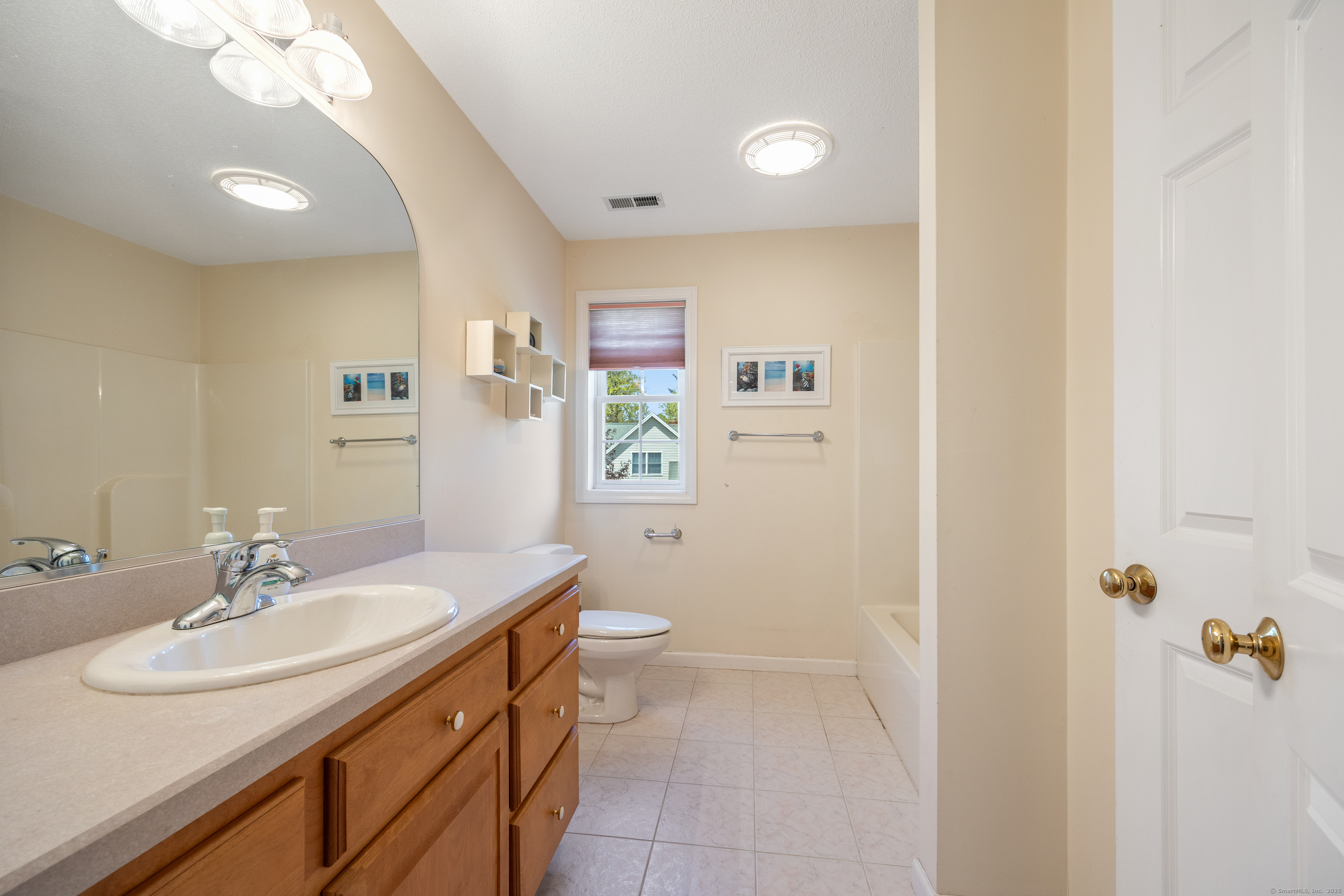 85 Chippenwood Lane, Bristol, Connecticut image 16