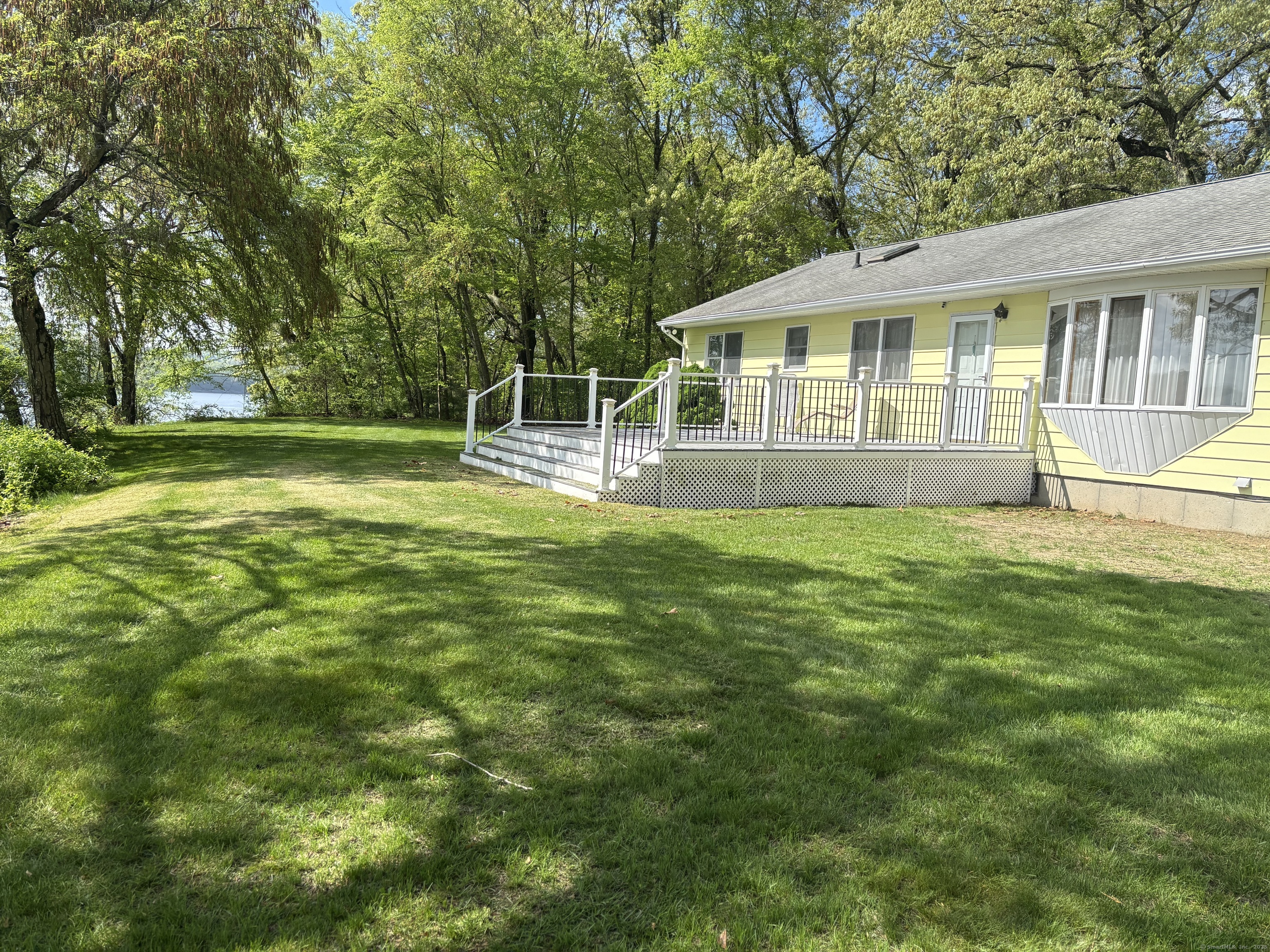 Massapeag Side Road, Montville, Connecticut - 4 Bedrooms  
2 Bathrooms  
8 Rooms - 
