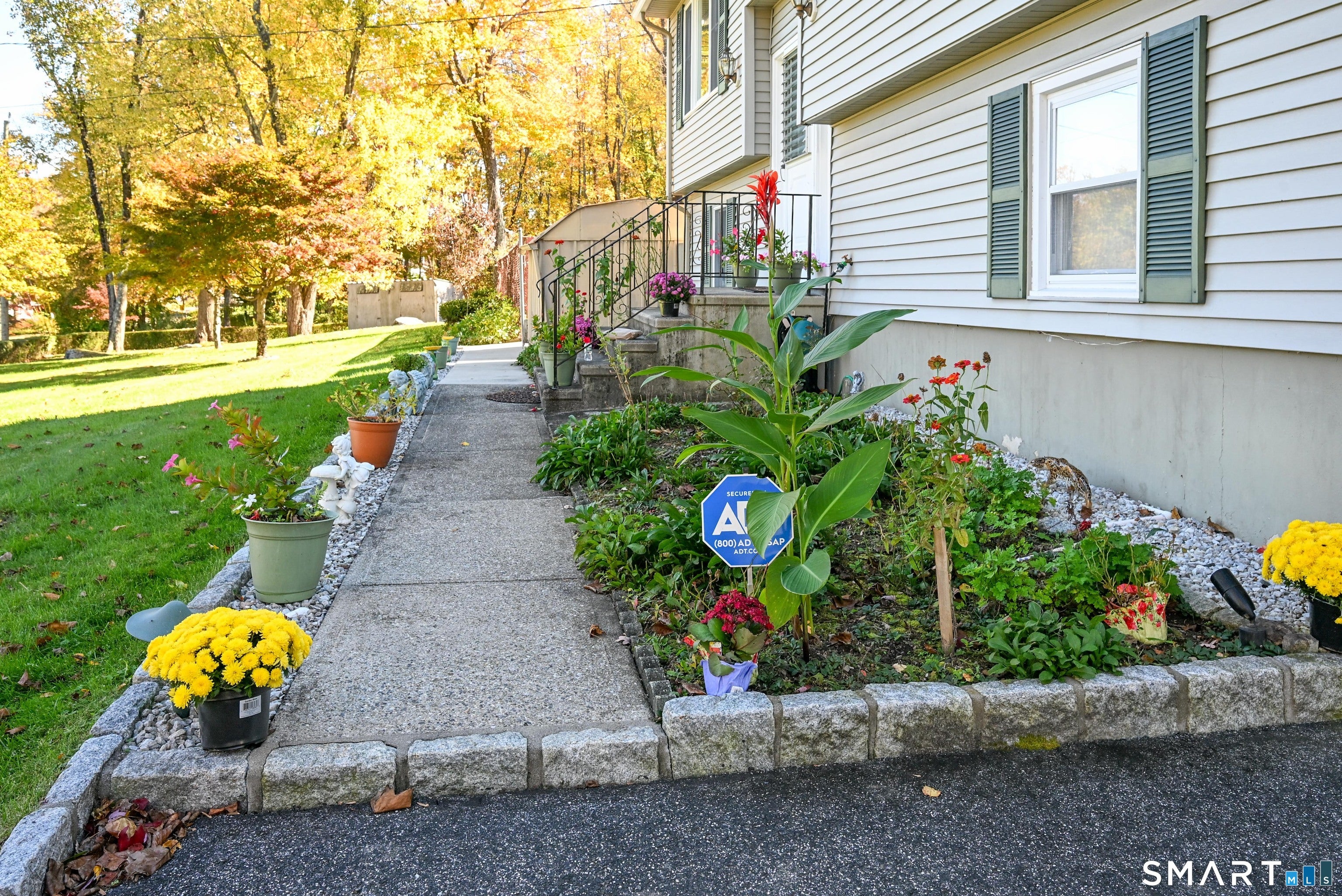 2 Ken Oaks Drive