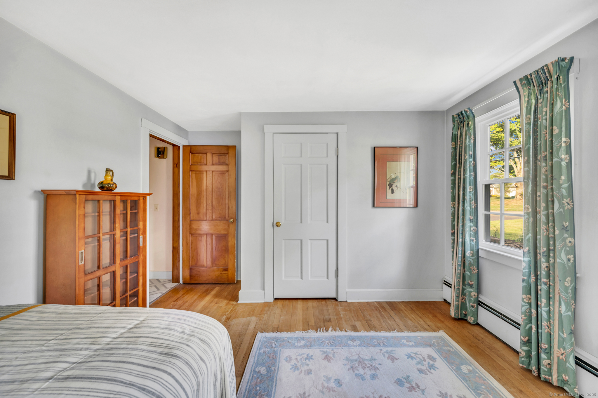 Middletown, Connecticut 06457, United States, 4 Bedrooms Bedrooms, ,1 BathroomBathrooms,Residential,Pending,215783