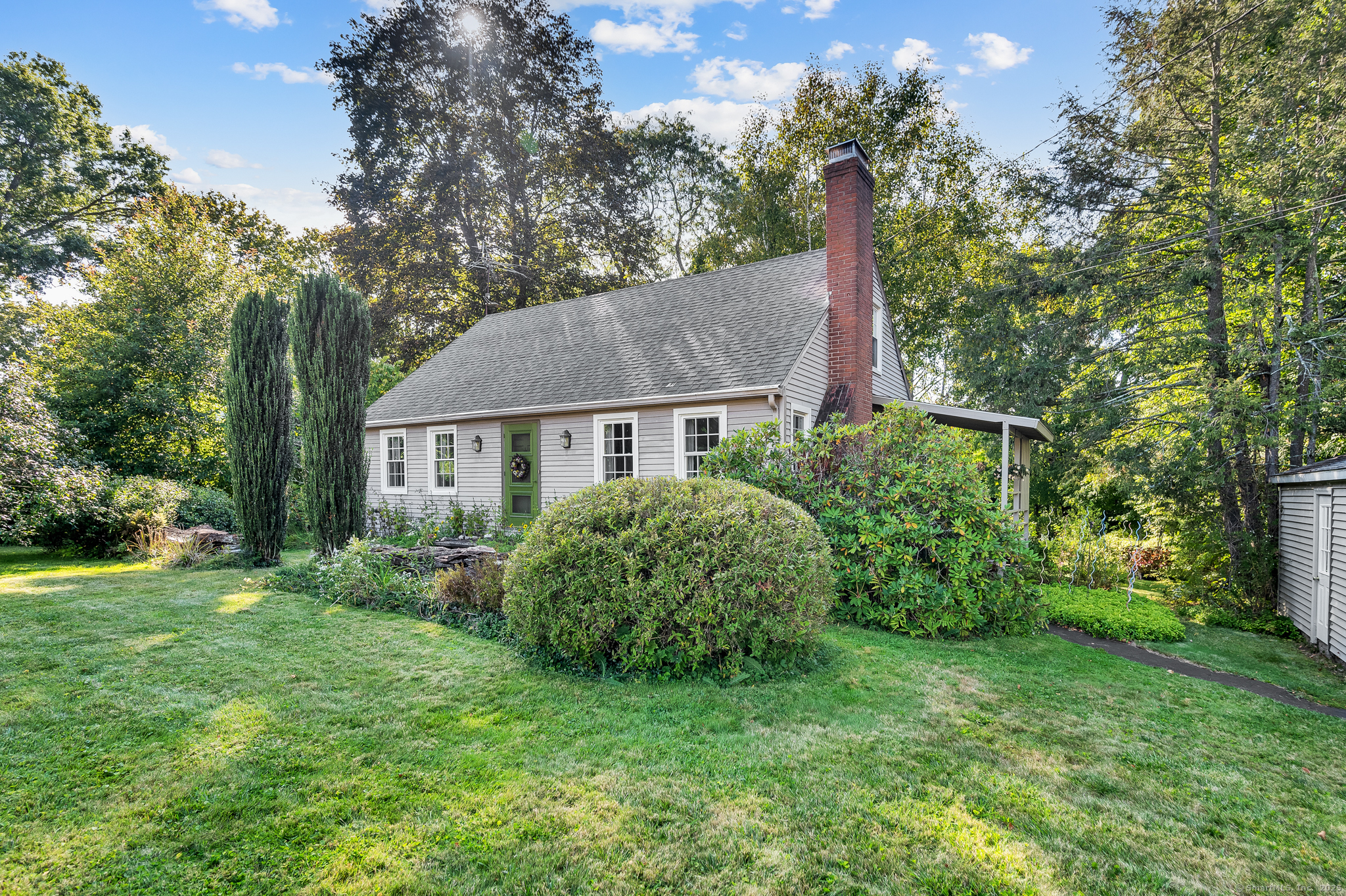 Middletown, Connecticut 06457, United States, 4 Bedrooms Bedrooms, ,1 BathroomBathrooms,Residential,Pending,215783