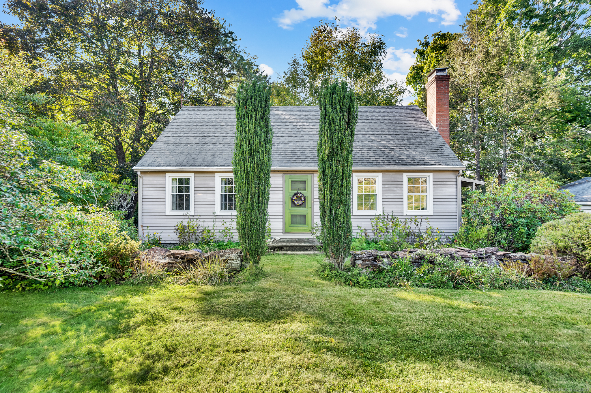 Middletown, Connecticut 06457, United States, 4 Bedrooms Bedrooms, ,1 BathroomBathrooms,Residential,Pending,215783