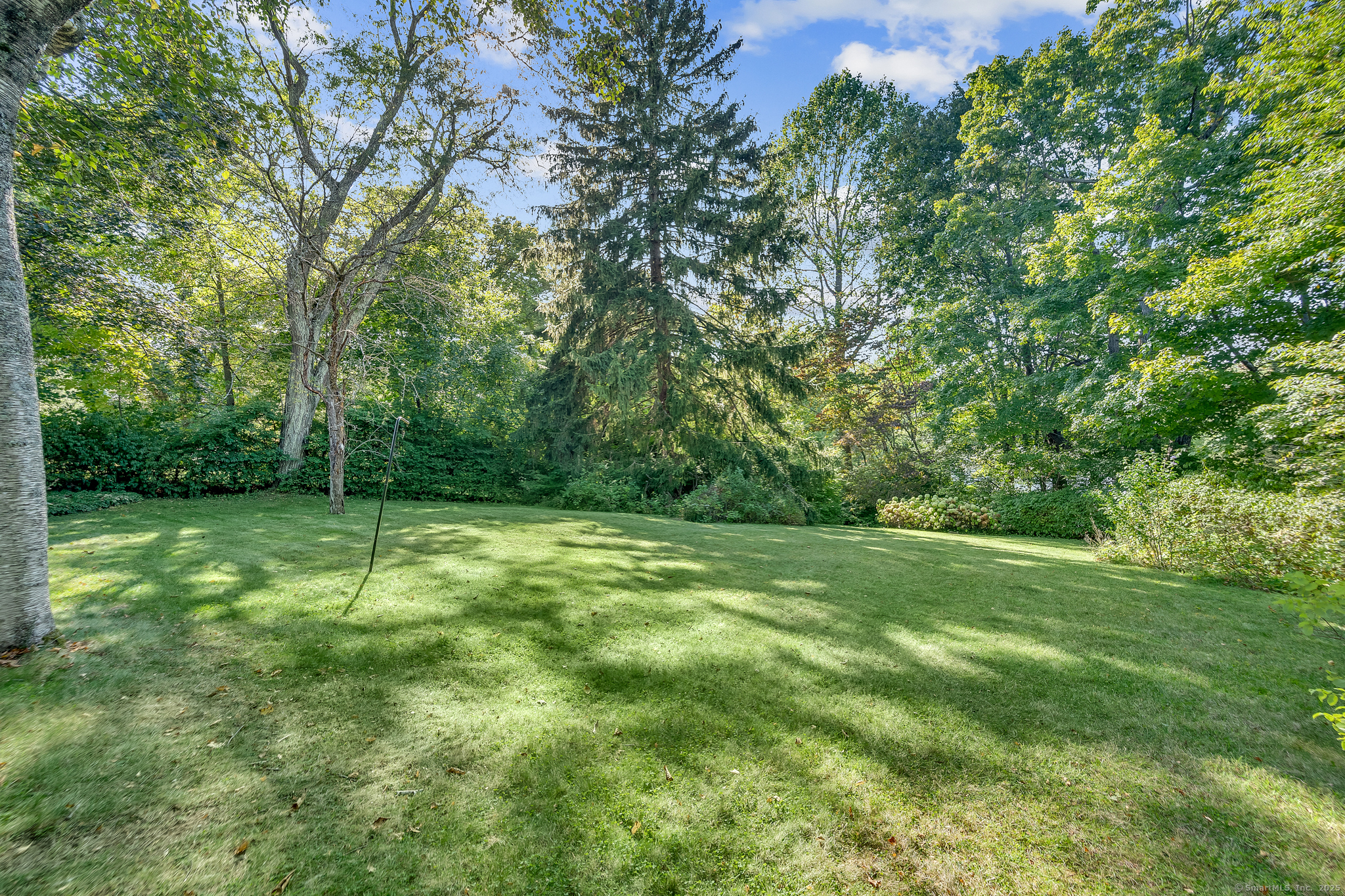 Middletown, Connecticut 06457, United States, 4 Bedrooms Bedrooms, ,1 BathroomBathrooms,Residential,Pending,215783