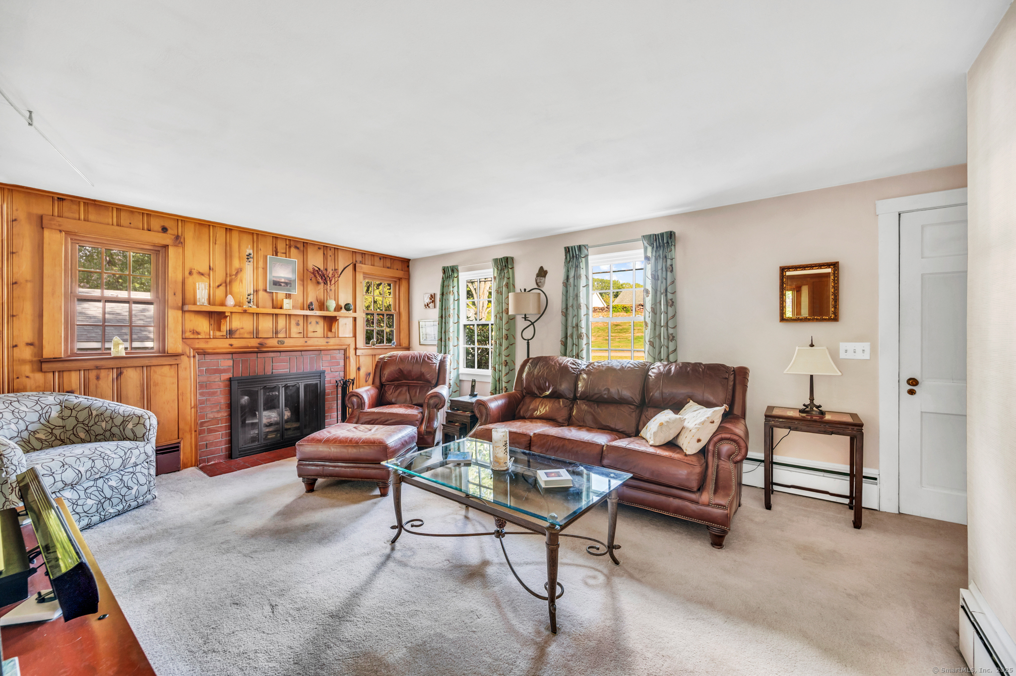 Middletown, Connecticut 06457, United States, 4 Bedrooms Bedrooms, ,1 BathroomBathrooms,Residential,Pending,215783