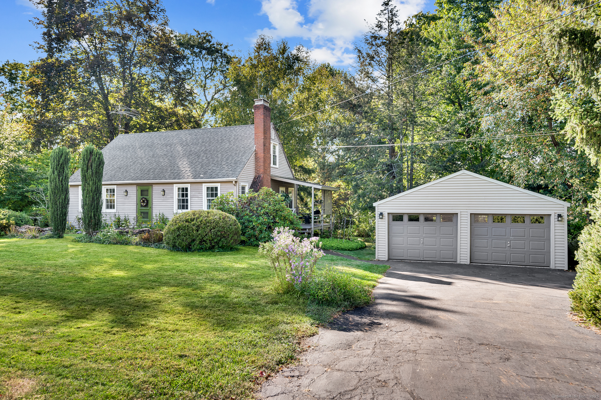 Middletown, Connecticut 06457, United States, 4 Bedrooms Bedrooms, ,1 BathroomBathrooms,Residential,Pending,215783