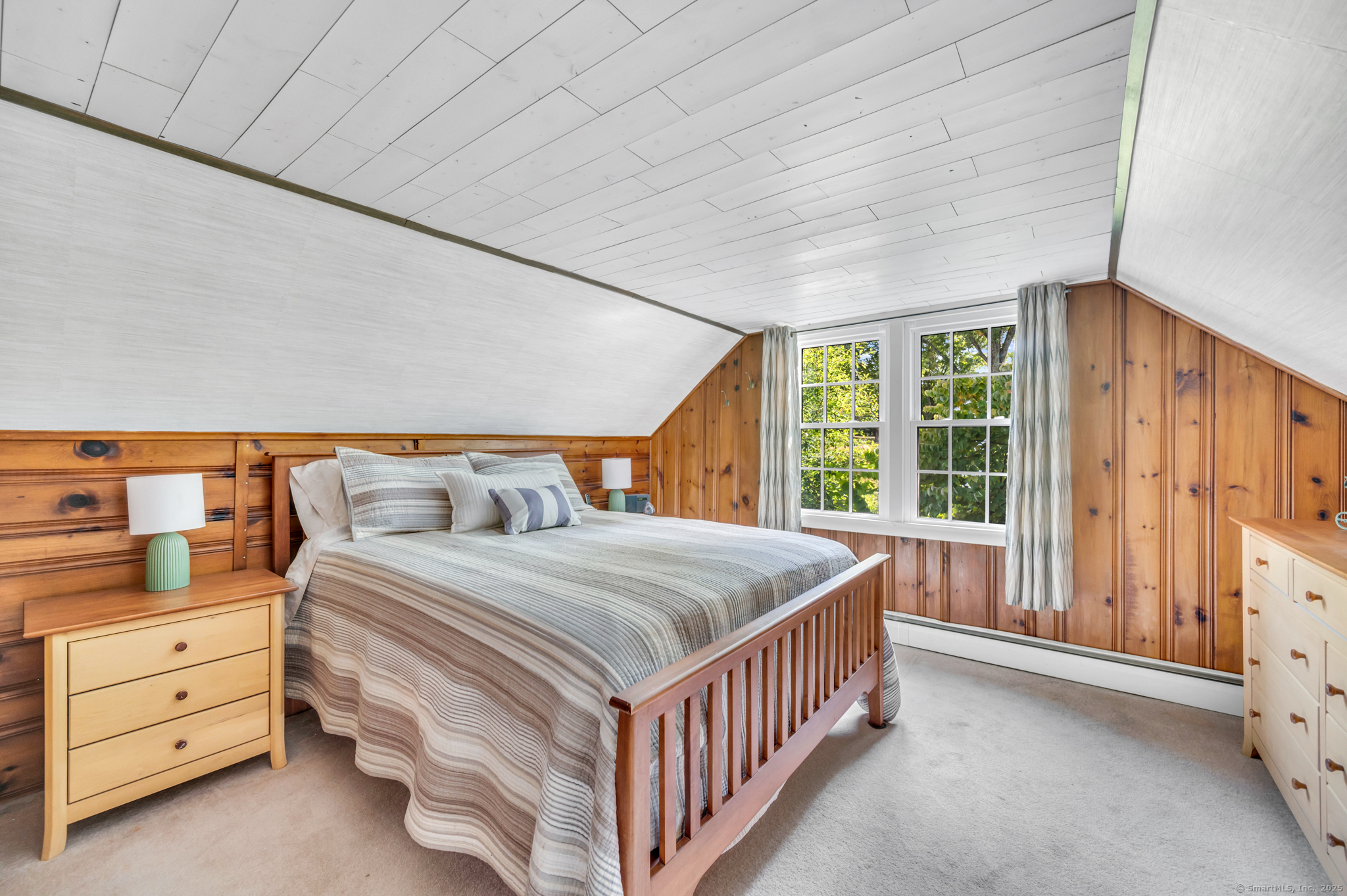 Middletown, Connecticut 06457, United States, 4 Bedrooms Bedrooms, ,1 BathroomBathrooms,Residential,Pending,215783