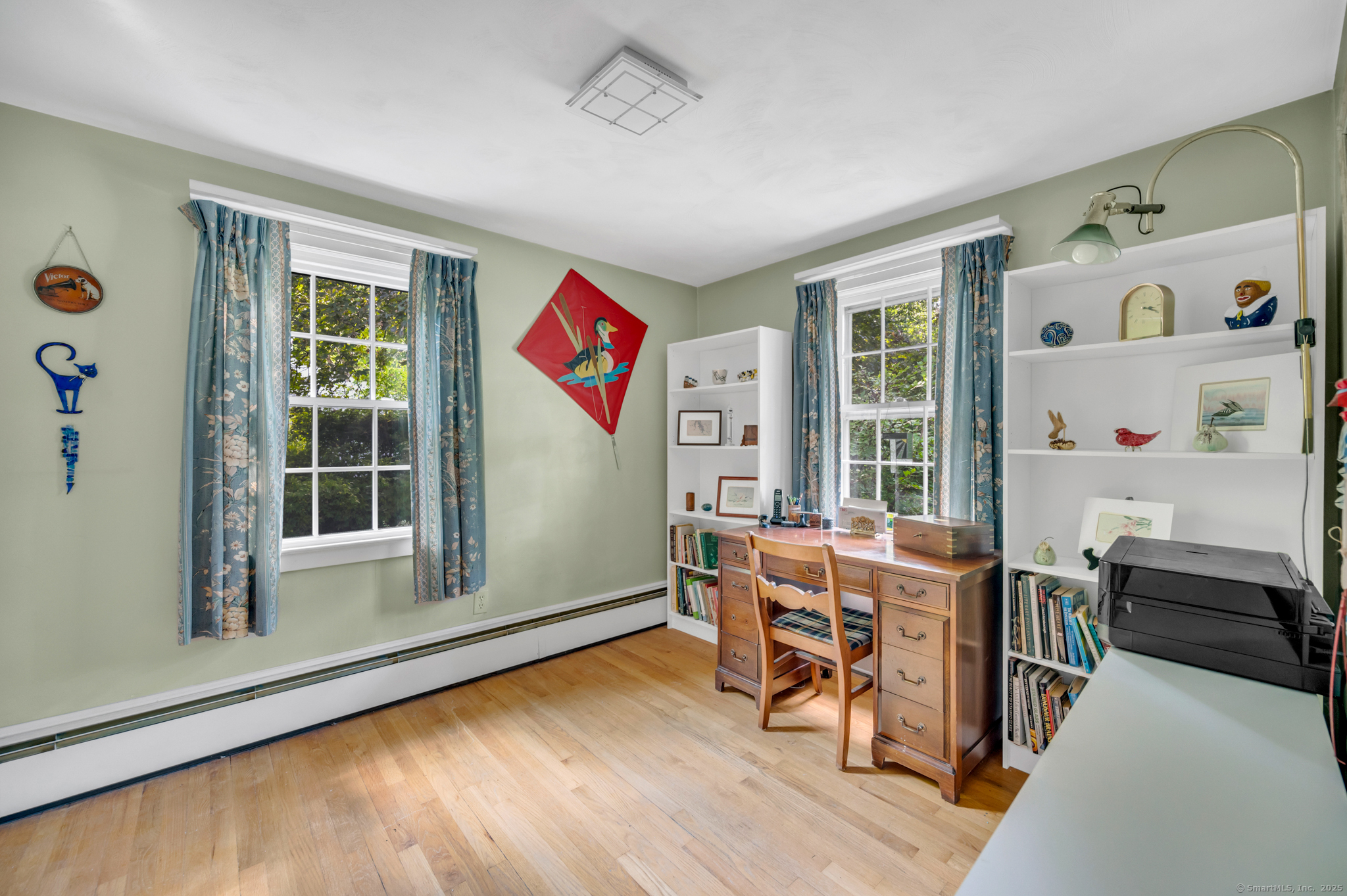 Middletown, Connecticut 06457, United States, 4 Bedrooms Bedrooms, ,1 BathroomBathrooms,Residential,Pending,215783