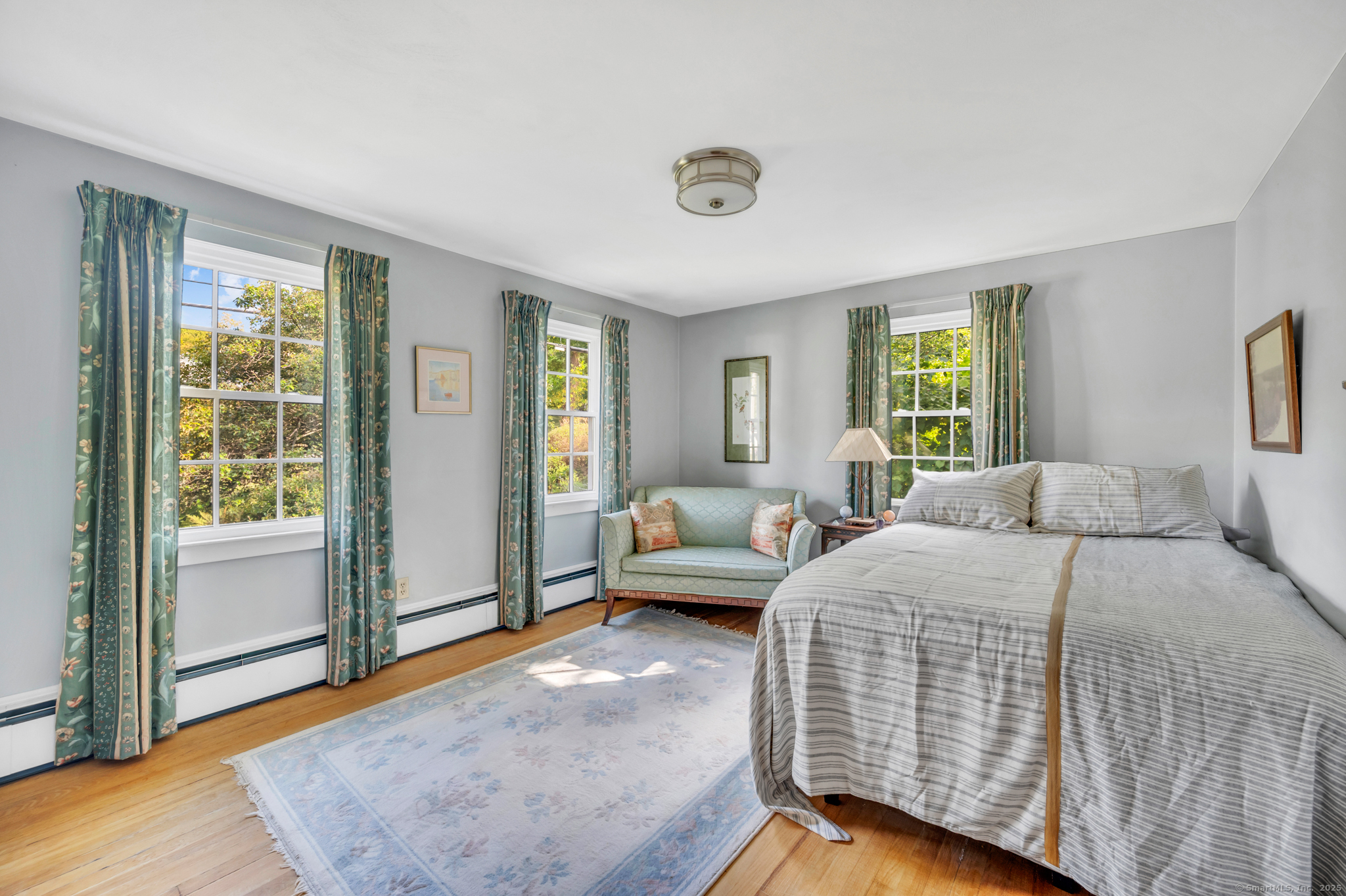 Middletown, Connecticut 06457, United States, 4 Bedrooms Bedrooms, ,1 BathroomBathrooms,Residential,Pending,215783