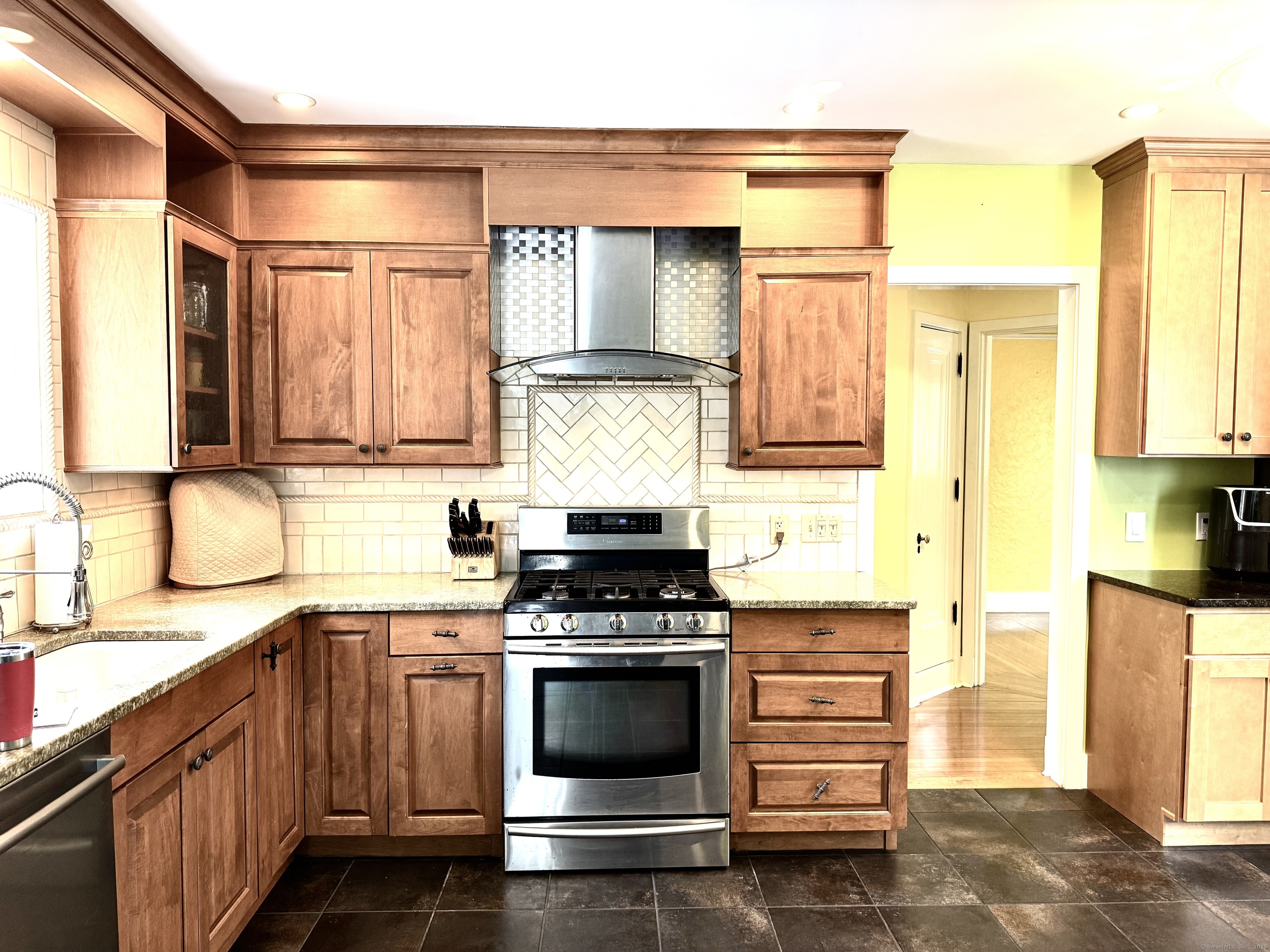 975 Ocean Avenue, New London, Connecticut image 13