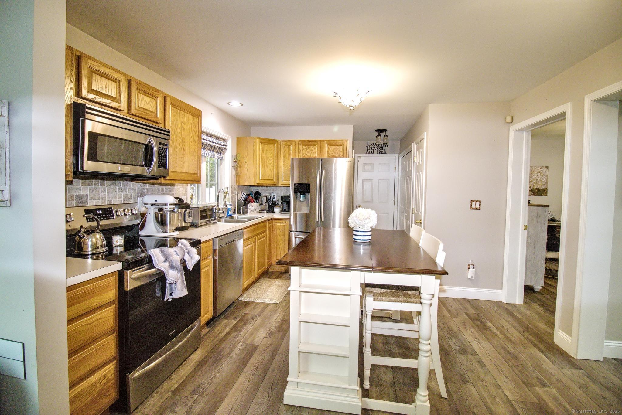 37 Apple Blossom Drive, Naugatuck, Connecticut image 7