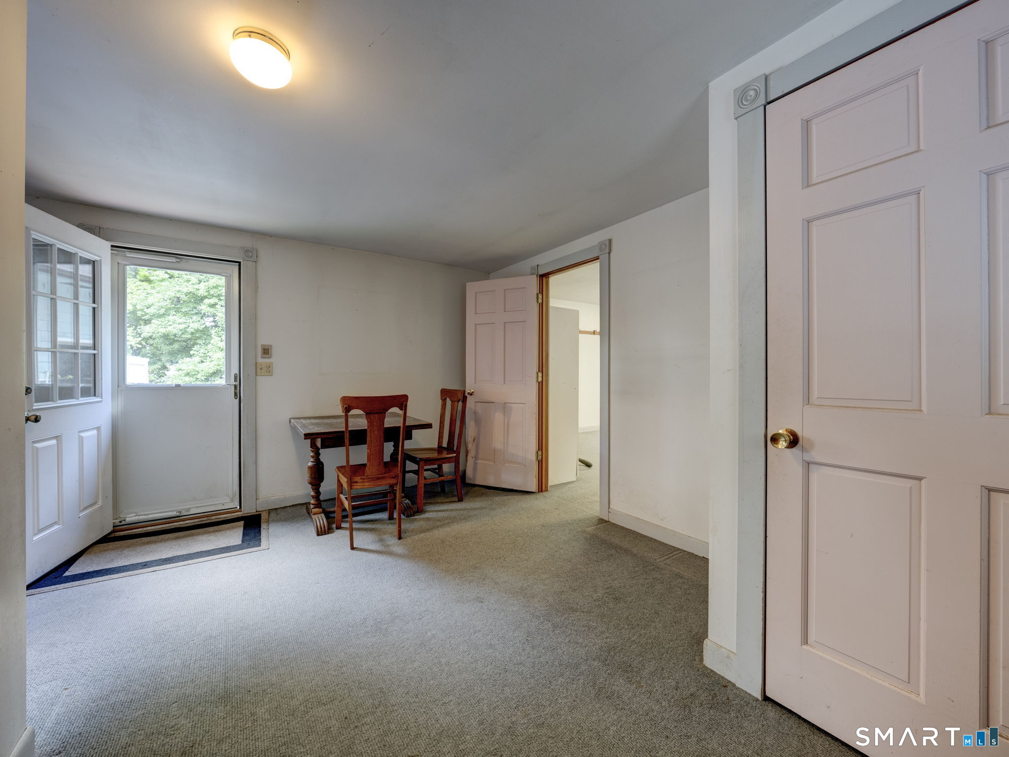 216 Trumbull Highway