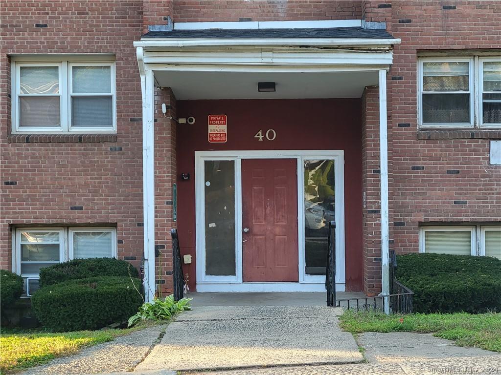 Rental Property at 40 Donna Drive C9, New Haven, Connecticut - Bedrooms: 1 
Bathrooms: 1 
Rooms: 4  - $1,250 MO.