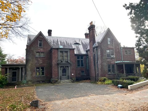 70 Hillside Avenue Waterbury CT 06710