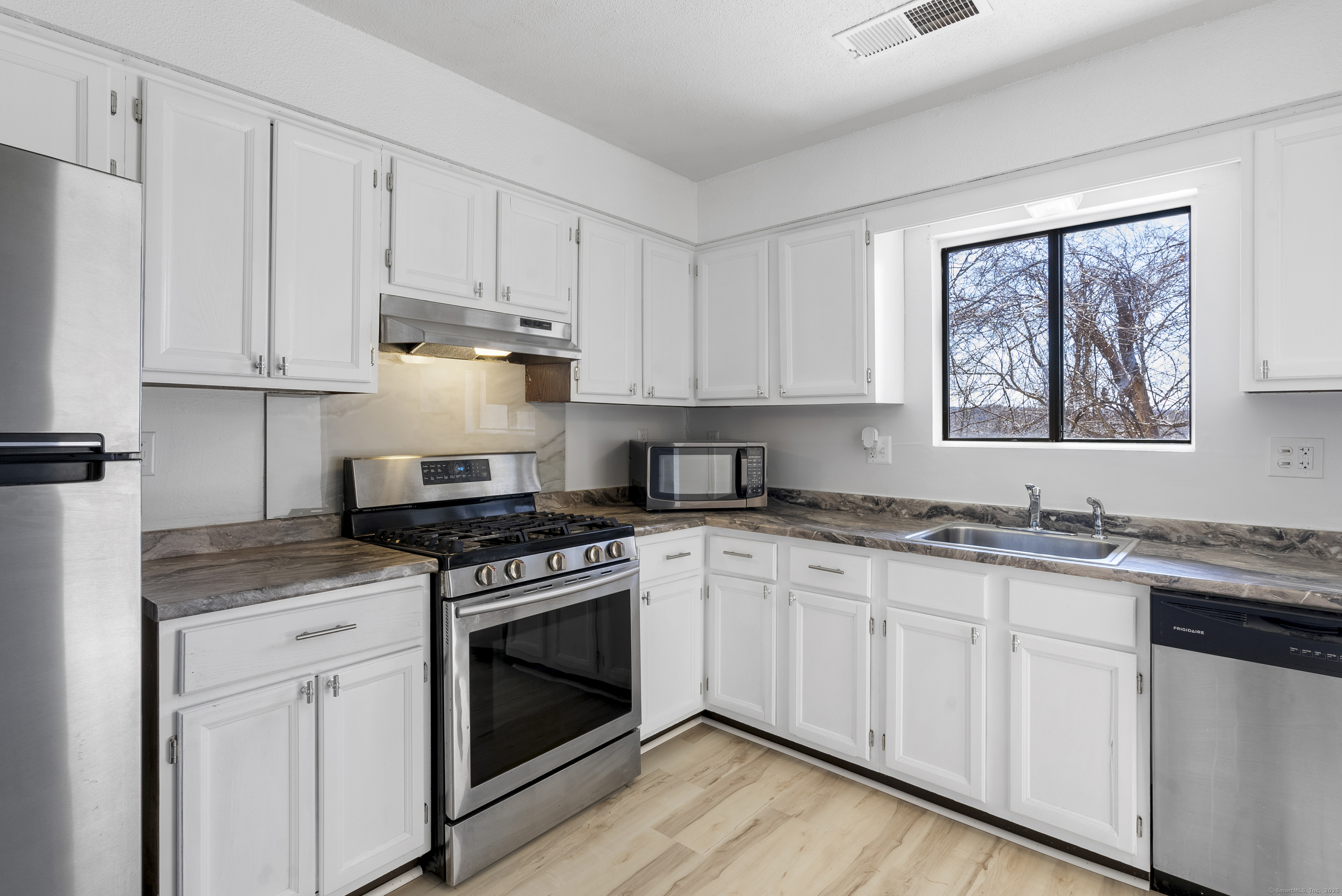 140 Thompson Street #APT 18H, East Haven, Connecticut image 6