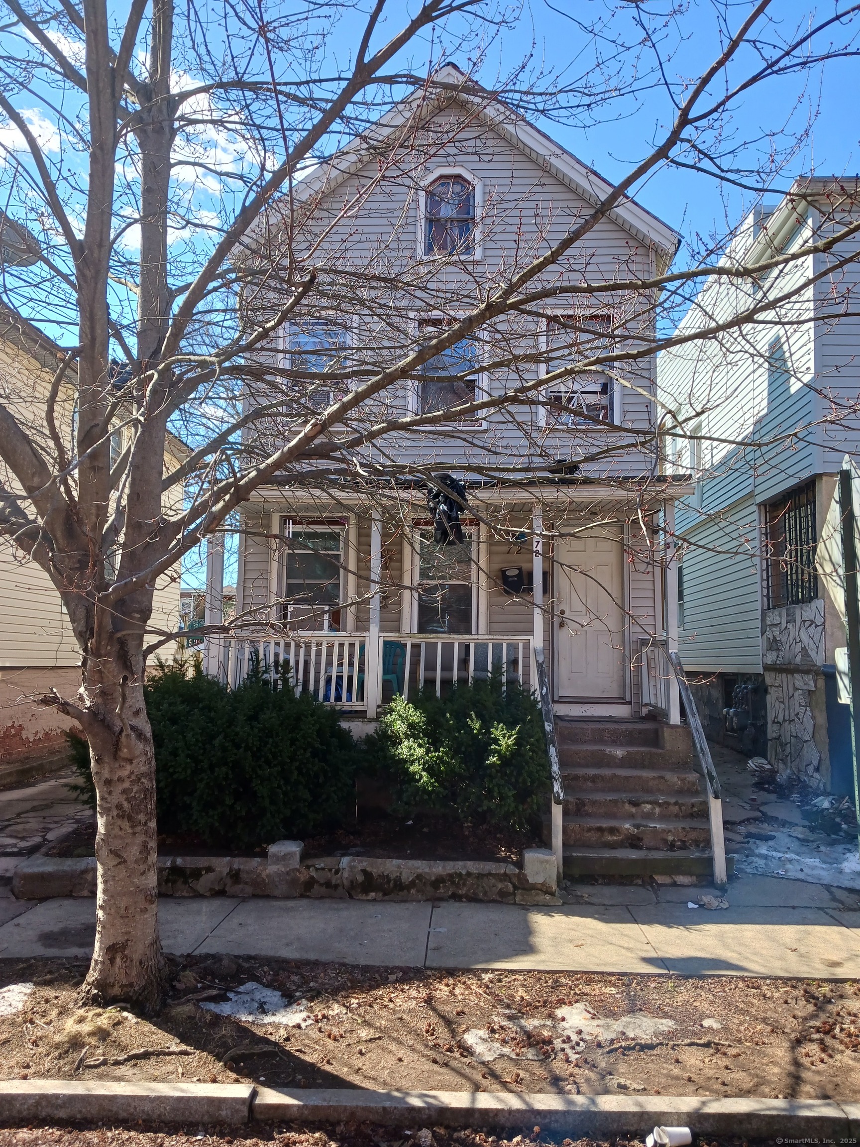 Daggett Street, New Haven, Connecticut - 2 Bedrooms  
2 Bathrooms  
6 Rooms - 