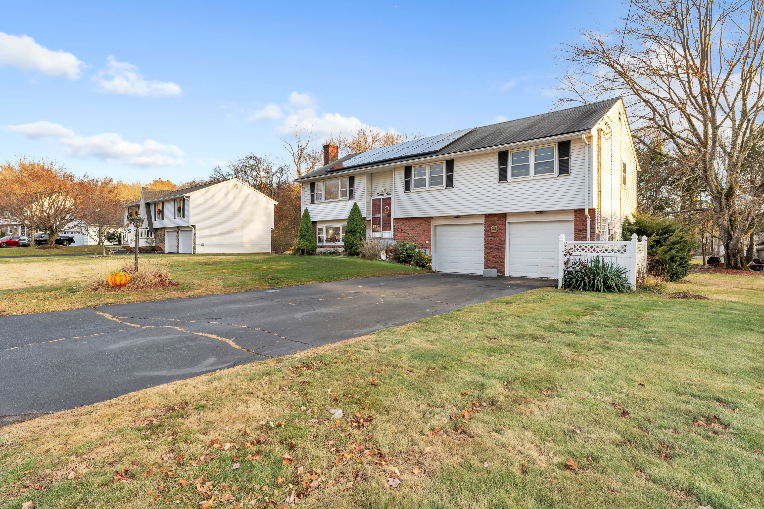 Property for Sale at Palmer Drive, East Hartford, Connecticut - Bedrooms: 3 
Bathrooms: 3 
Rooms: 6  - $399,000