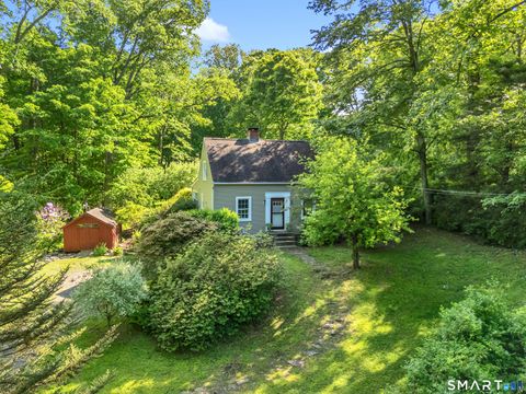 Homes For Sale - 365 Spruce Brook Road<br/> New Haven County, Southbury, CT 06488