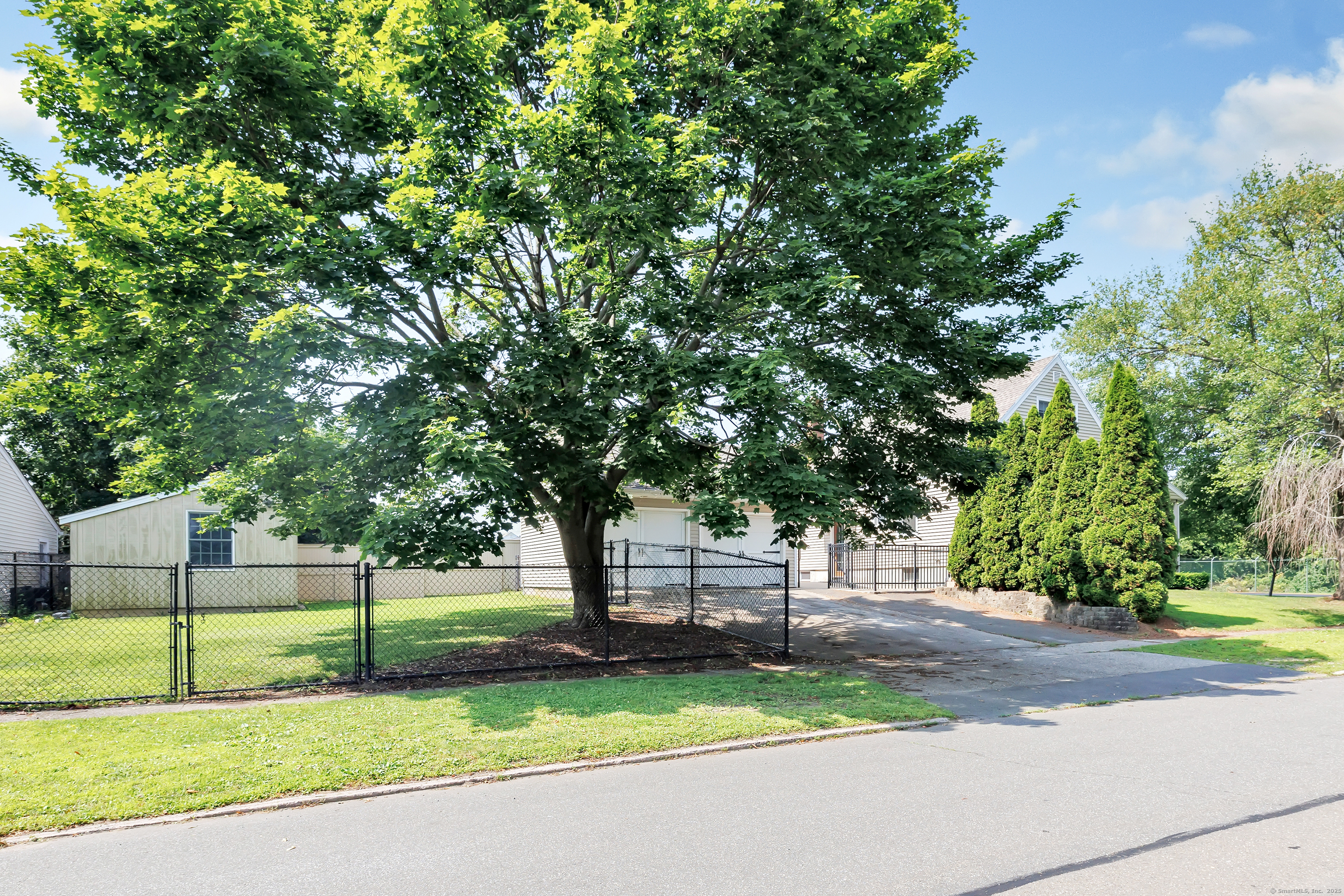 855 Stratford Road