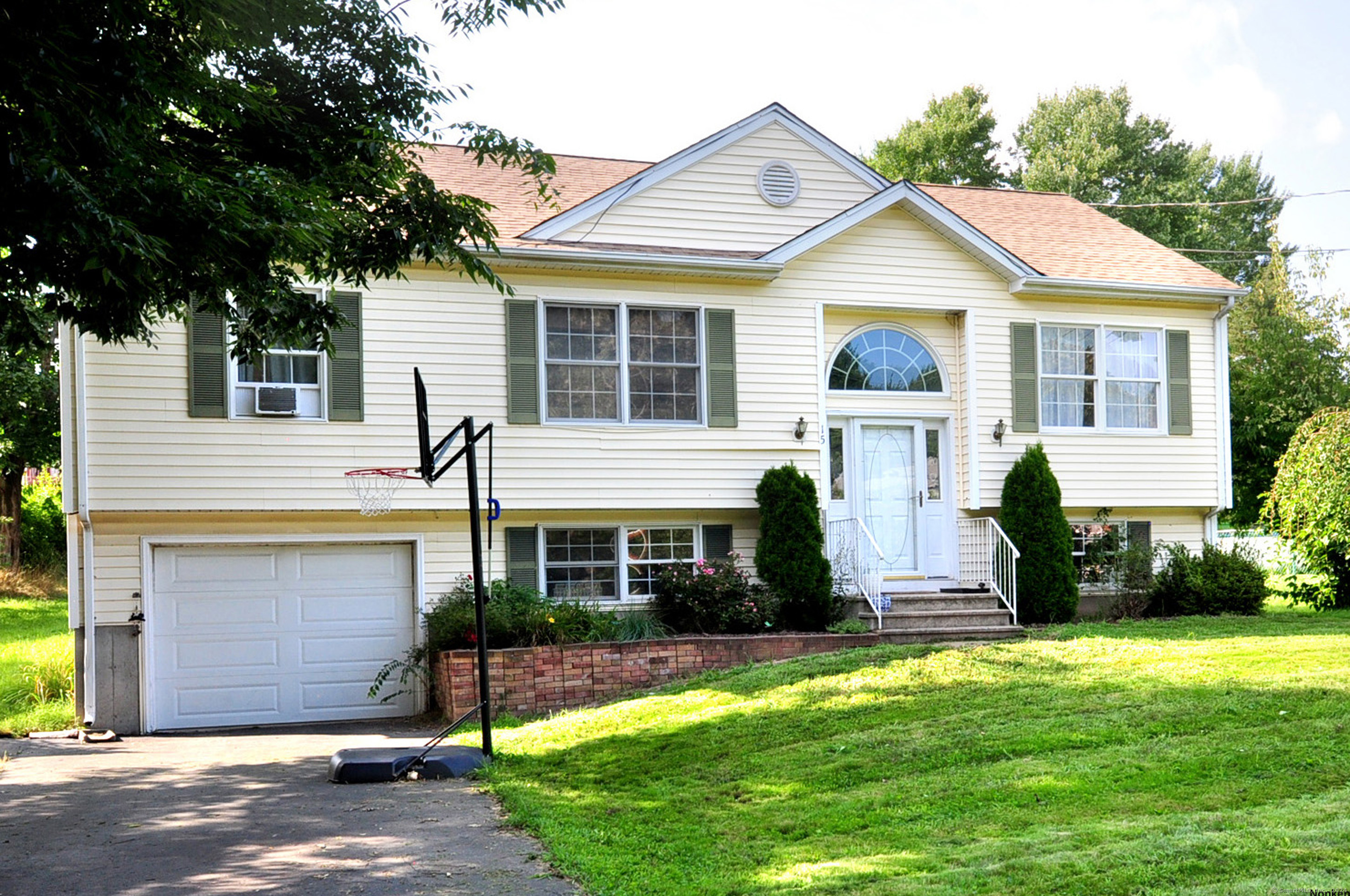 View Manchester, CT 06042 house