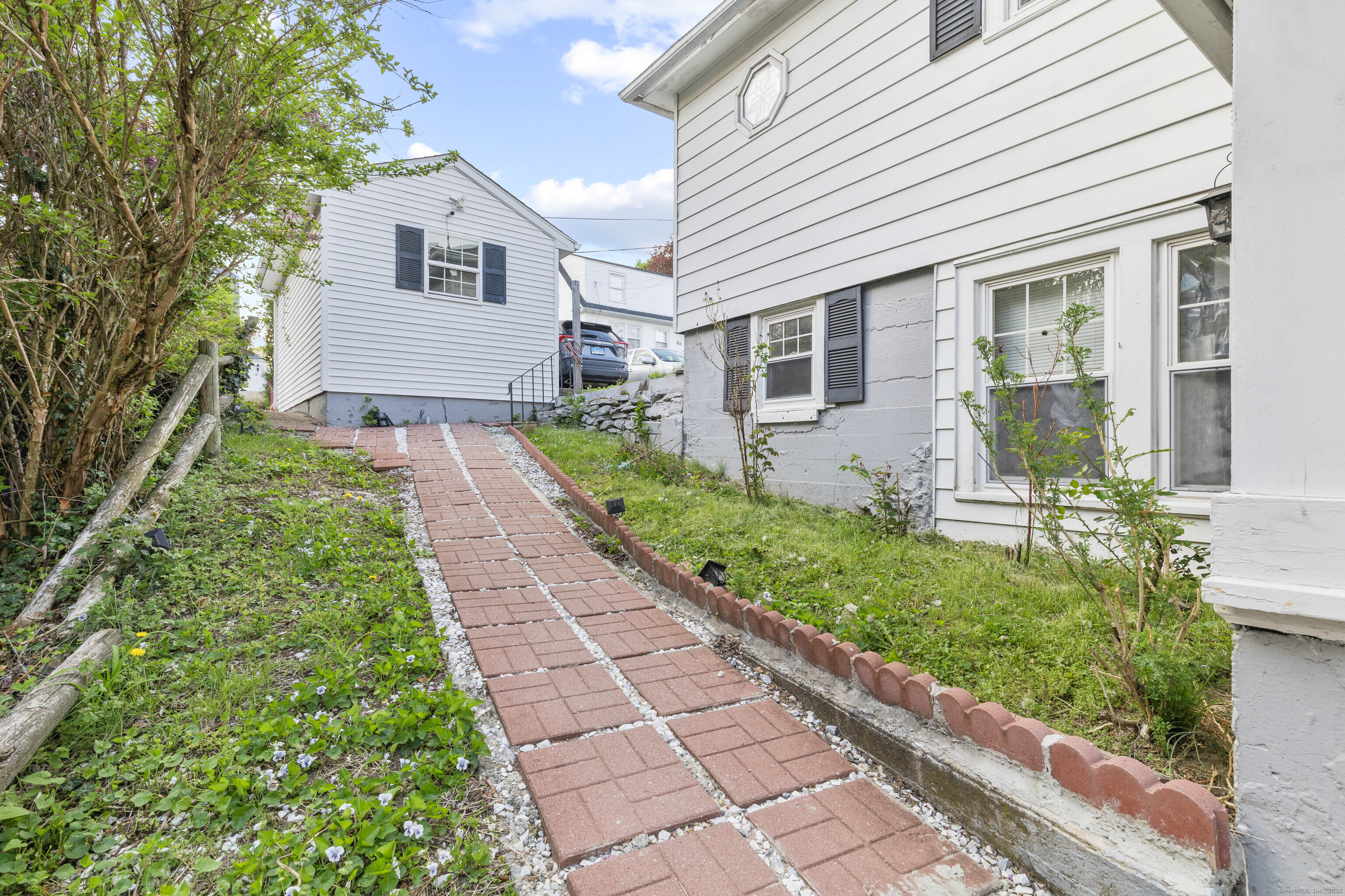 339 W Thames Street, Norwich, Connecticut image 4