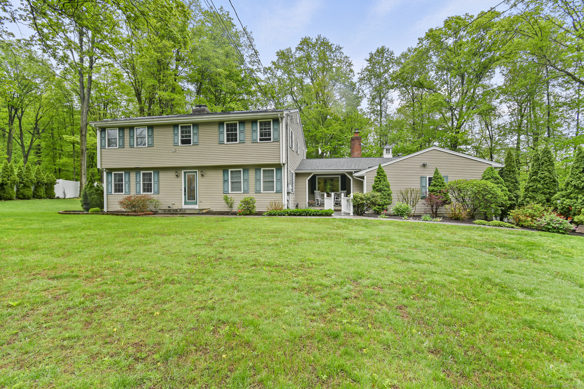 Property for Sale at Finch Avenue, Meriden, Connecticut - Bedrooms: 5 
Bathrooms: 3 
Rooms: 10  - $465,000