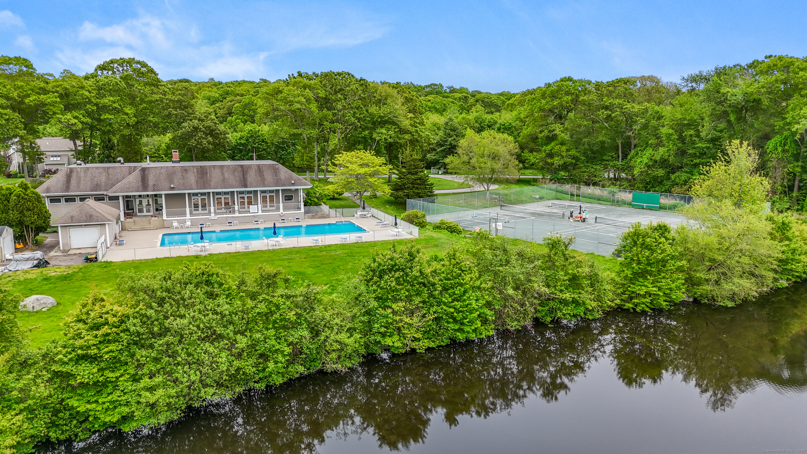 6 Pondside Court 6