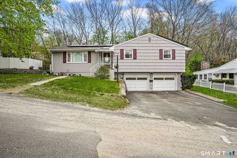 Photo of 7 Newport Drive, Waterbury, CT 06705 (MLS # 24169462)