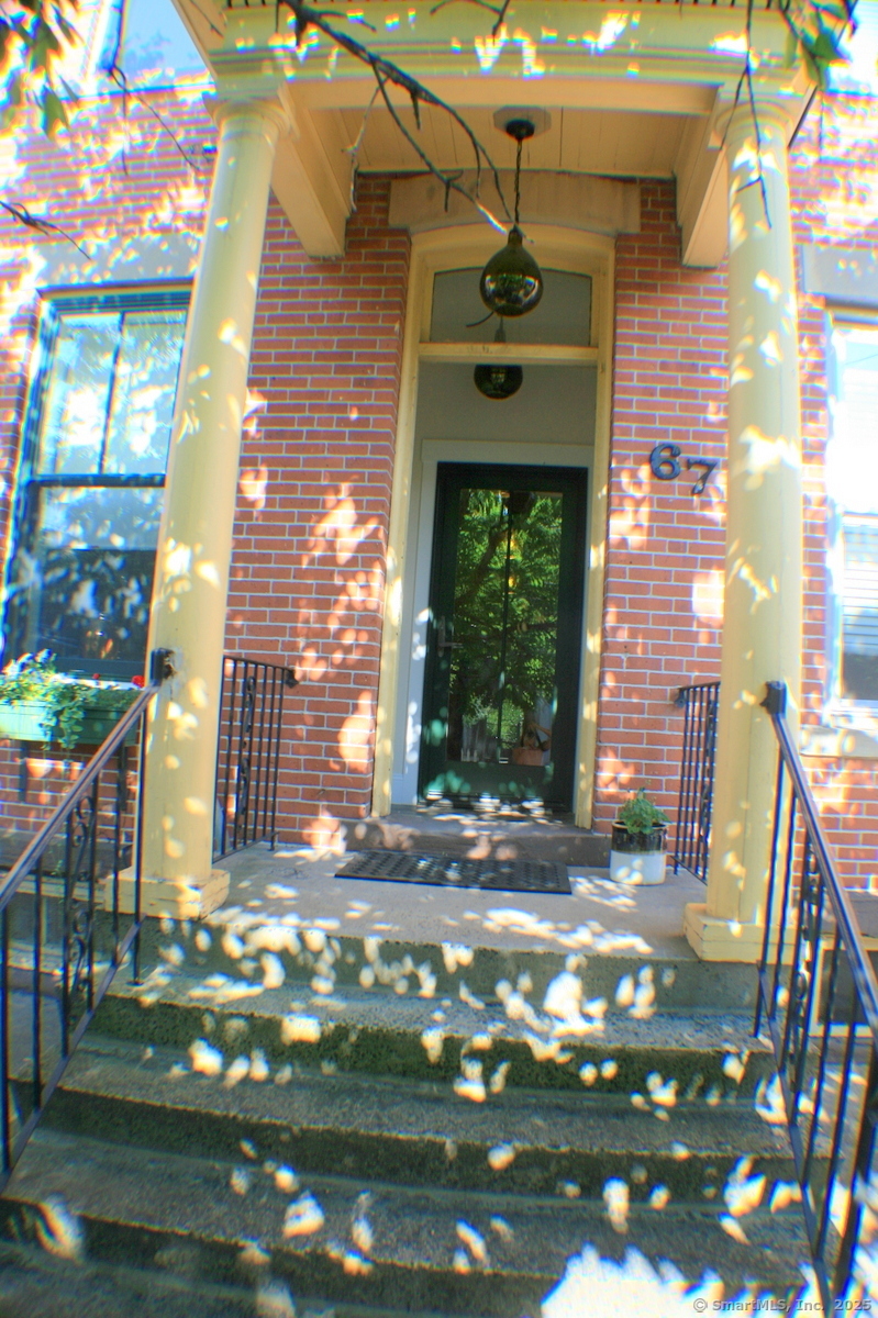 Rental Property at Warren Street 3, New Haven, Connecticut - Bedrooms: 1 
Bathrooms: 1 
Rooms: 4  - $2,150 MO.