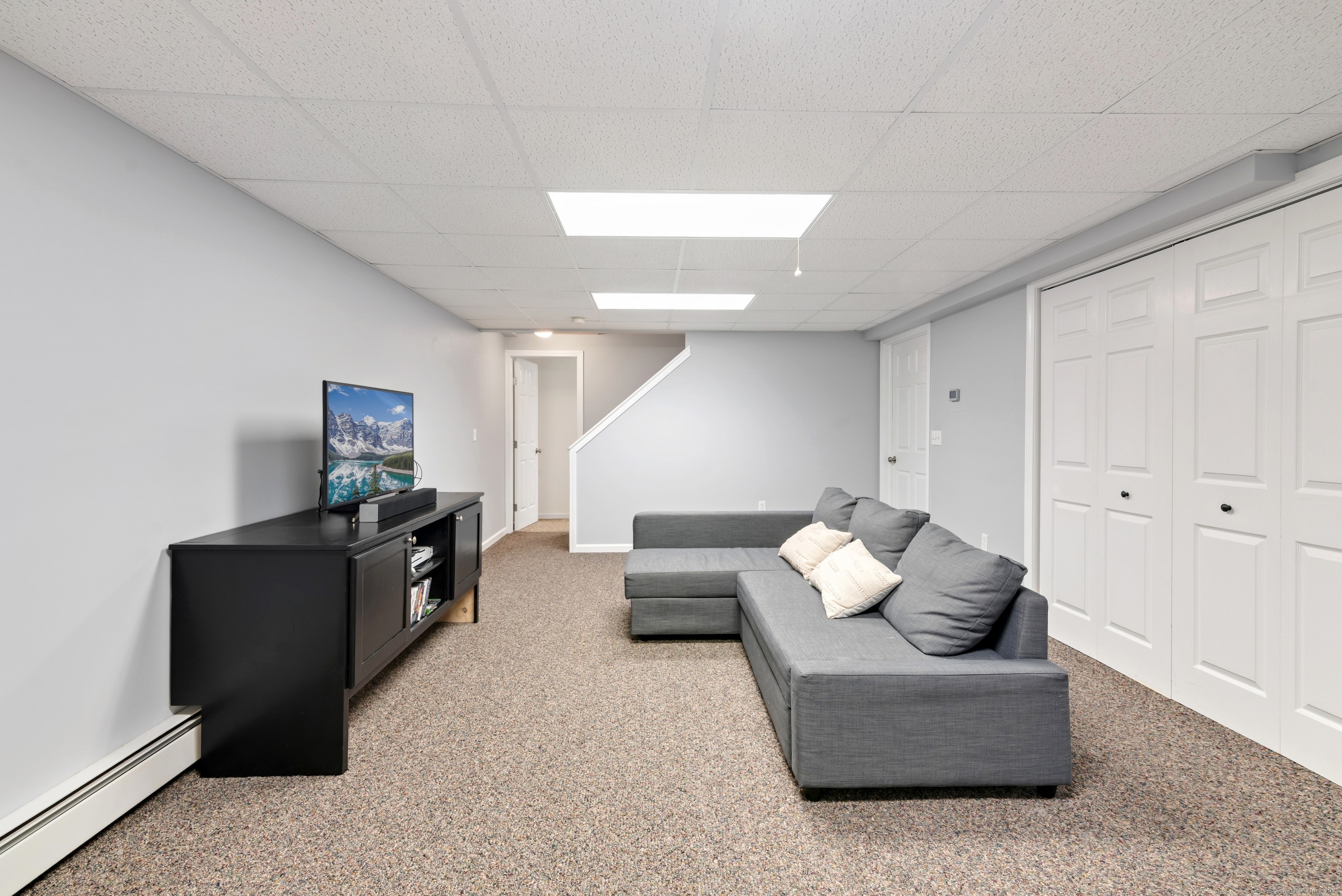 Glastonbury, Connecticut 06033, United States, 4 Bedrooms Bedrooms, ,3 BathroomsBathrooms,Residential,Coming Soon,161015