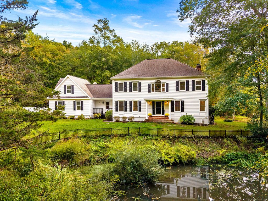 Photo of 23 Horsebarn Lane, Madison, CT 06443 (MLS # 24132133)
